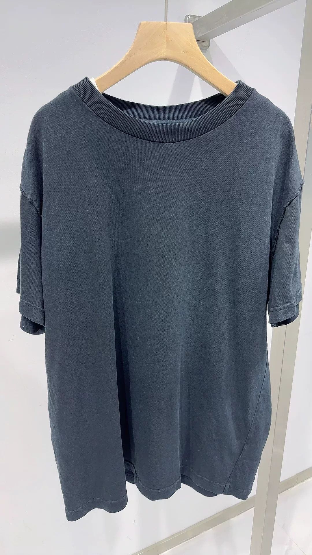 Louis Vuitton Short-Sleeve T-Shirt Size M