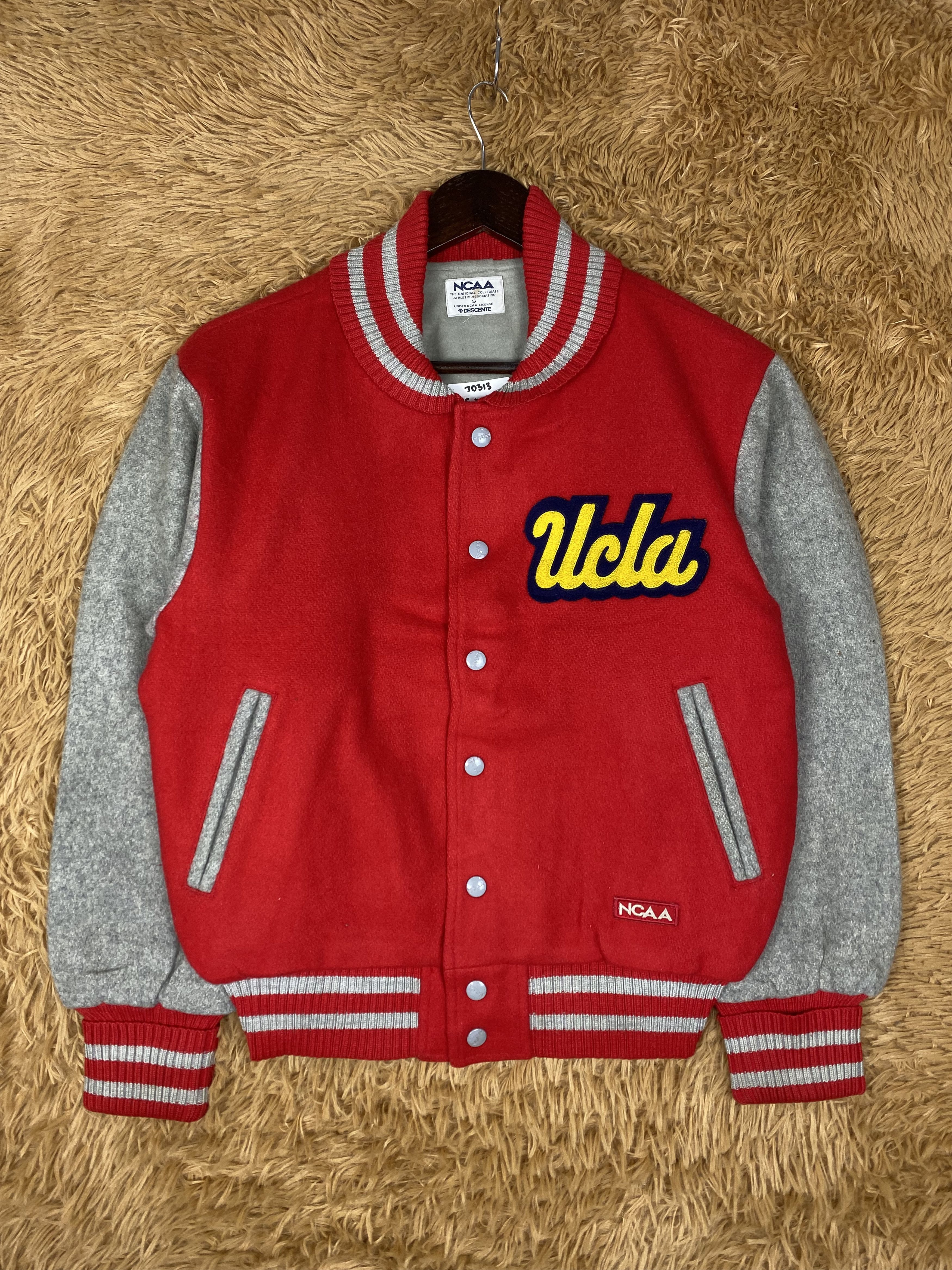Vintage Vintage UCLA Descente Varsity Jacket DJ0313 Size US S / EU 44-46 / 1 - 1 Thumbnail
