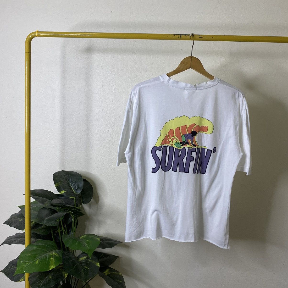 Vintage 1990s Hakubotan Guam Hawaii Surfing Surf T Shirt Size US L / EU 52-54 / 3 - 1 Thumbnail
