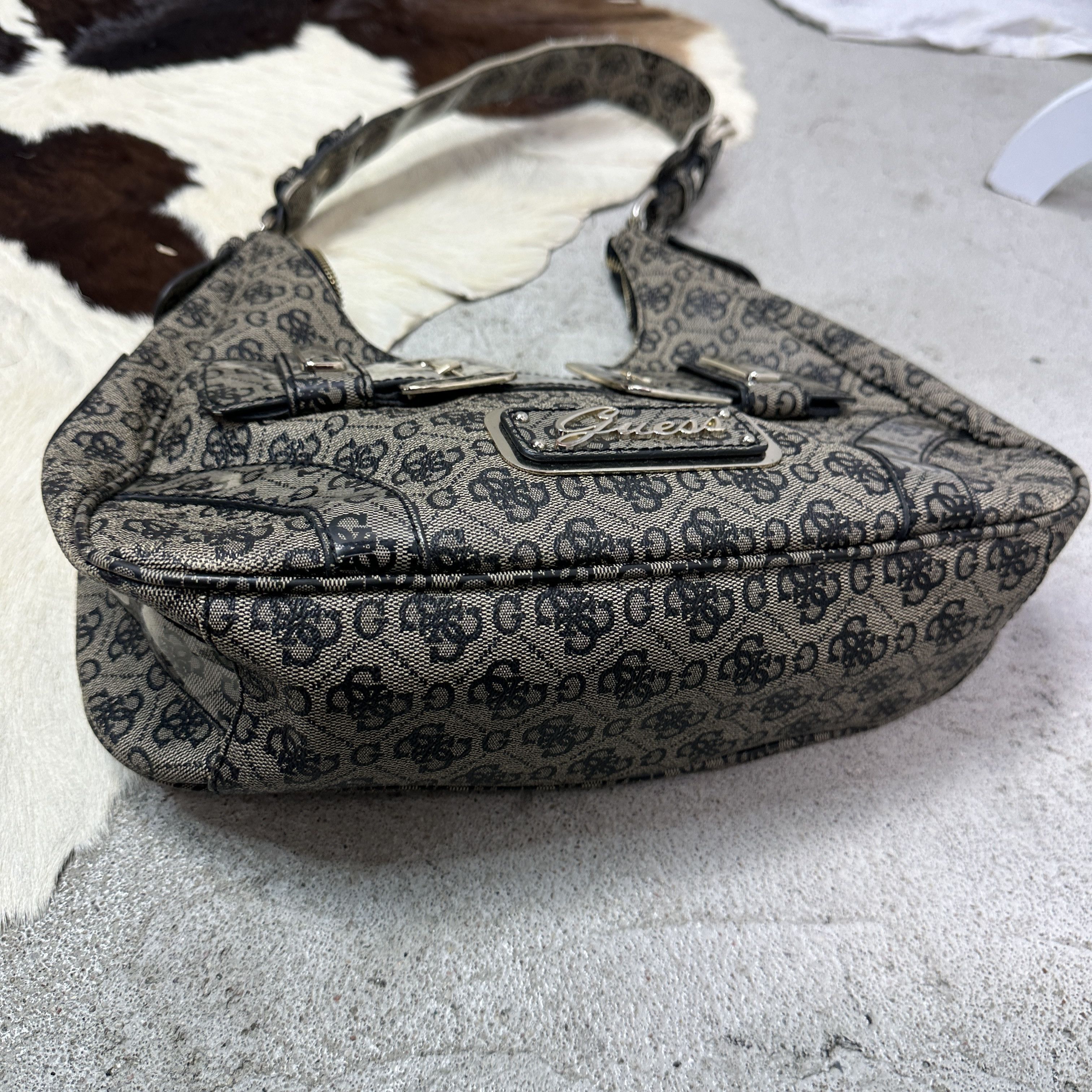Guess Vintage Avant Garde Guess Monogram Buckled Hobo Bag Y2K Size ONE SIZE - 5 Thumbnail