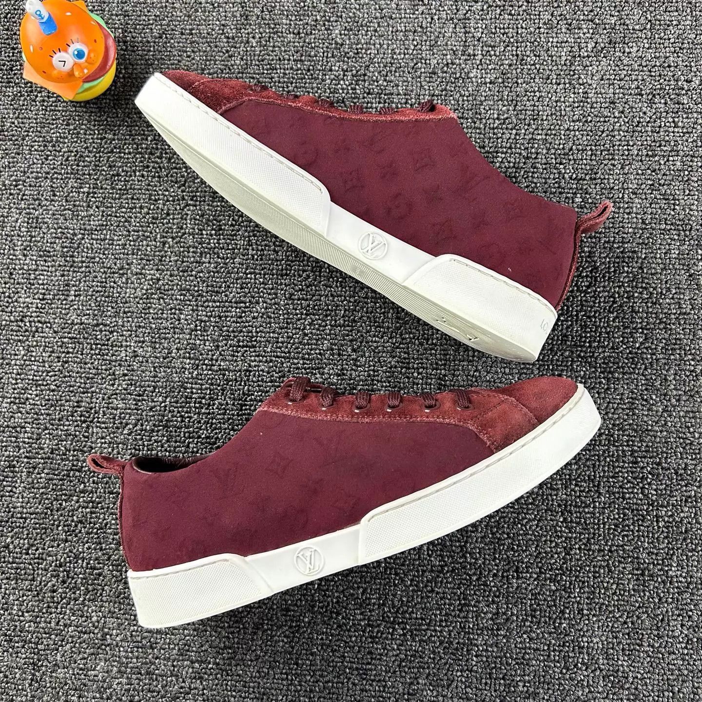 Louis Vuitton LV embossed logo burgundy suede sneakers 35.5 Size US 5 / IT 35 - 4 Thumbnail