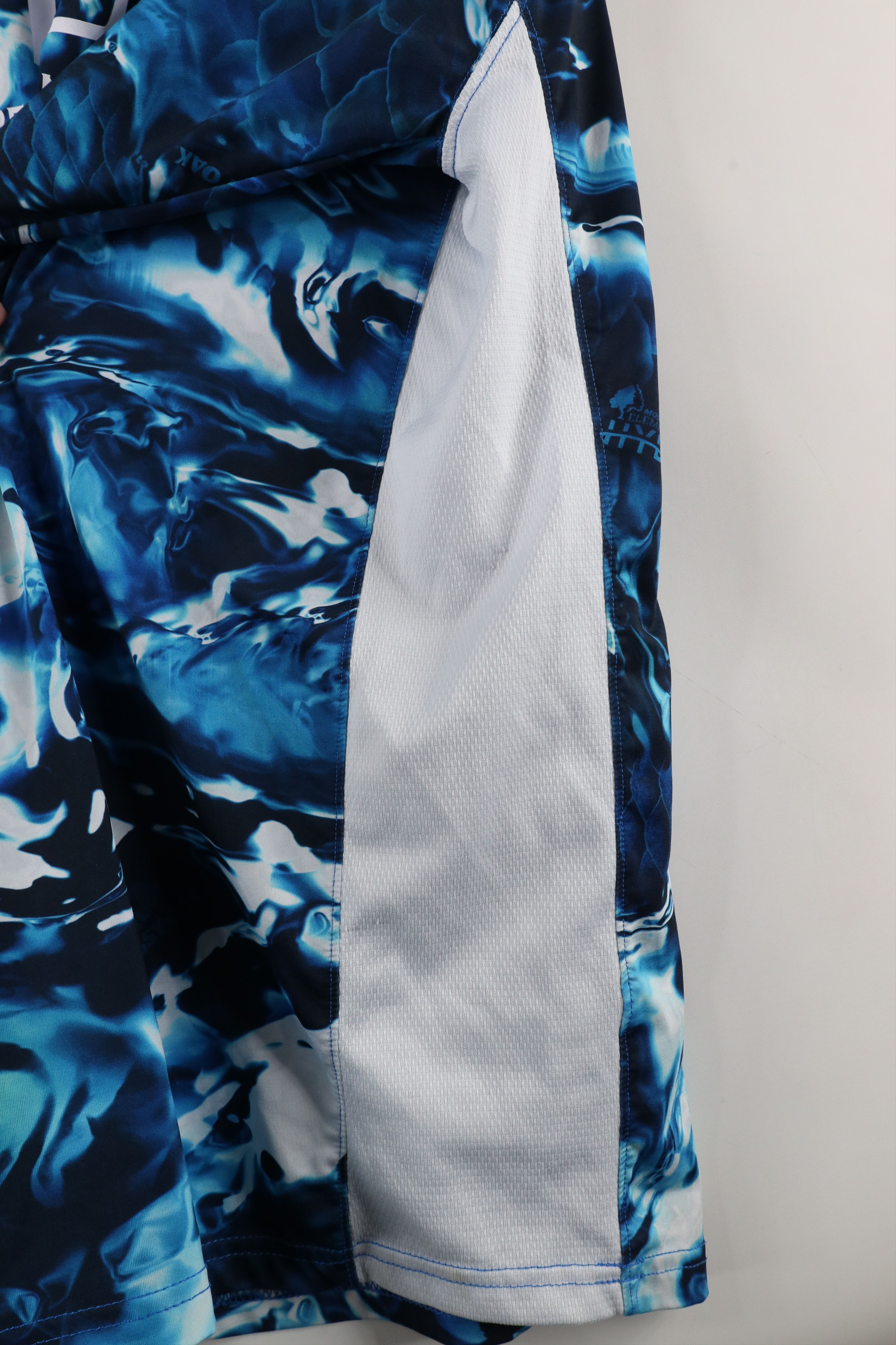 Vintage Huk Fishing Hydro Camouflage Long Sleeve T-Shirt Blue Size US M / EU 48-50 / 2 - 7 Thumbnail