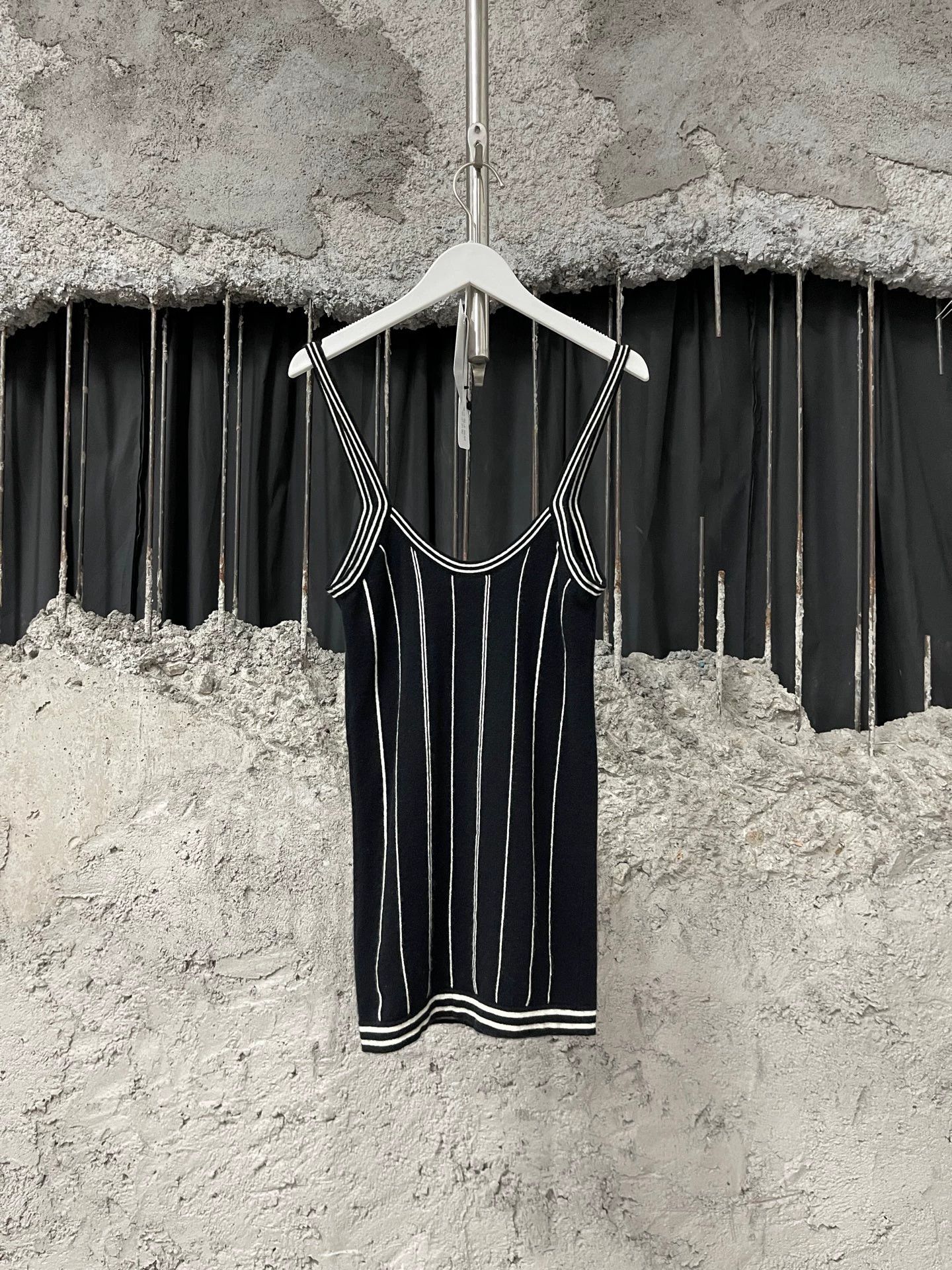 Chanel Chanel Cami 34 99 New Size XS / US 0-2 / IT 36-38 - 2 Thumbnail