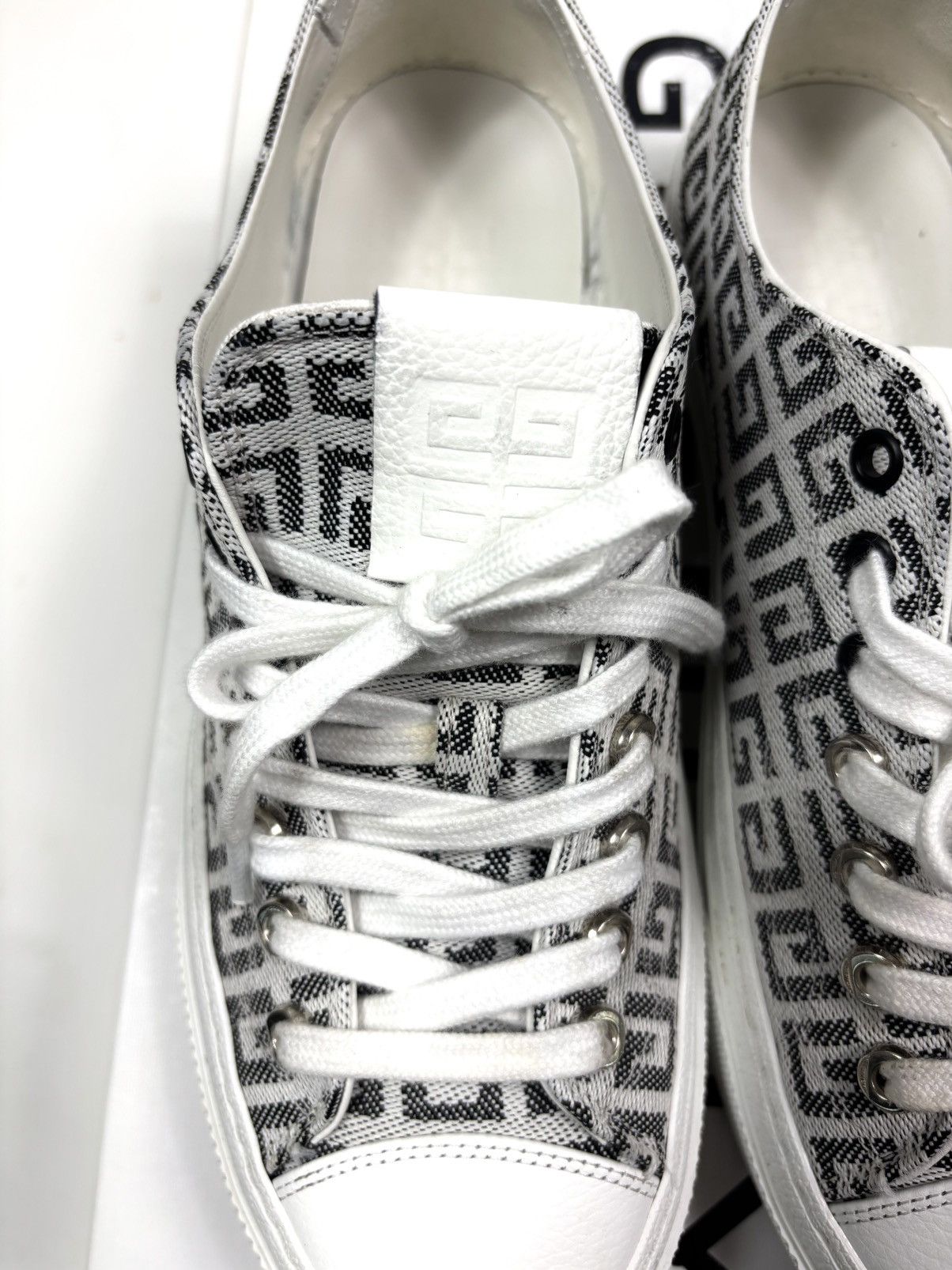 Givenchy Givenchy City 4G Low Top Sneakers – Size 9 Size US 8.5 / EU 41-42 - 3 Thumbnail