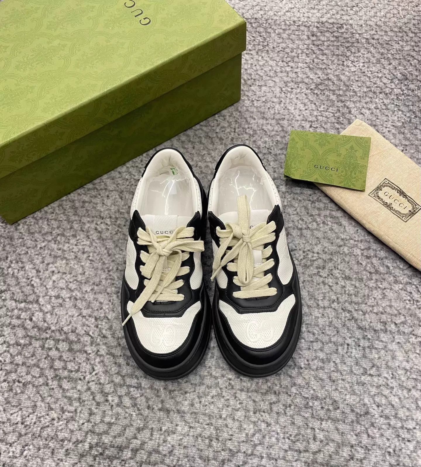 Gucci Gucci Panda Sneakers Black & White Size US 6 / IT 36 - 1 Thumbnail