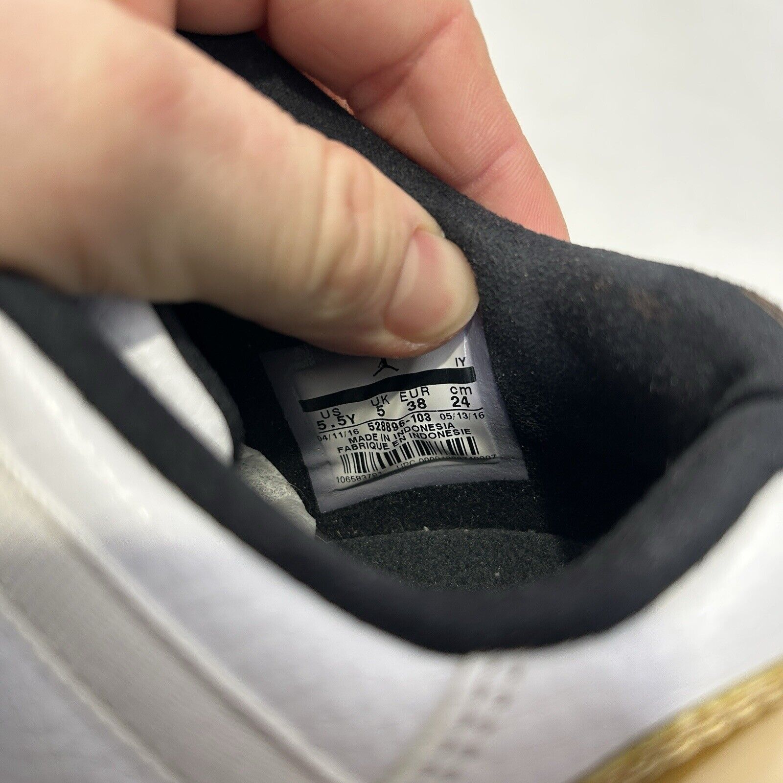 Jordan Brand Nike Air Jordan 11 Retro Low GS “Closing Ceremony” Size US 7 / IT 37 - 9 Thumbnail