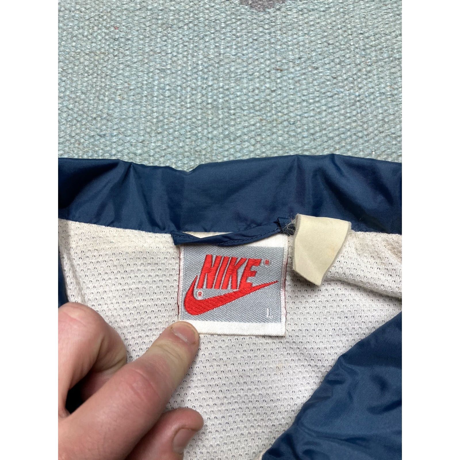 Nike VINTAGE Nike Windbreaker Jacket Gray Large Logo 90s Full Zip Men L Size US L / EU 52-54 / 3 - 5 Thumbnail