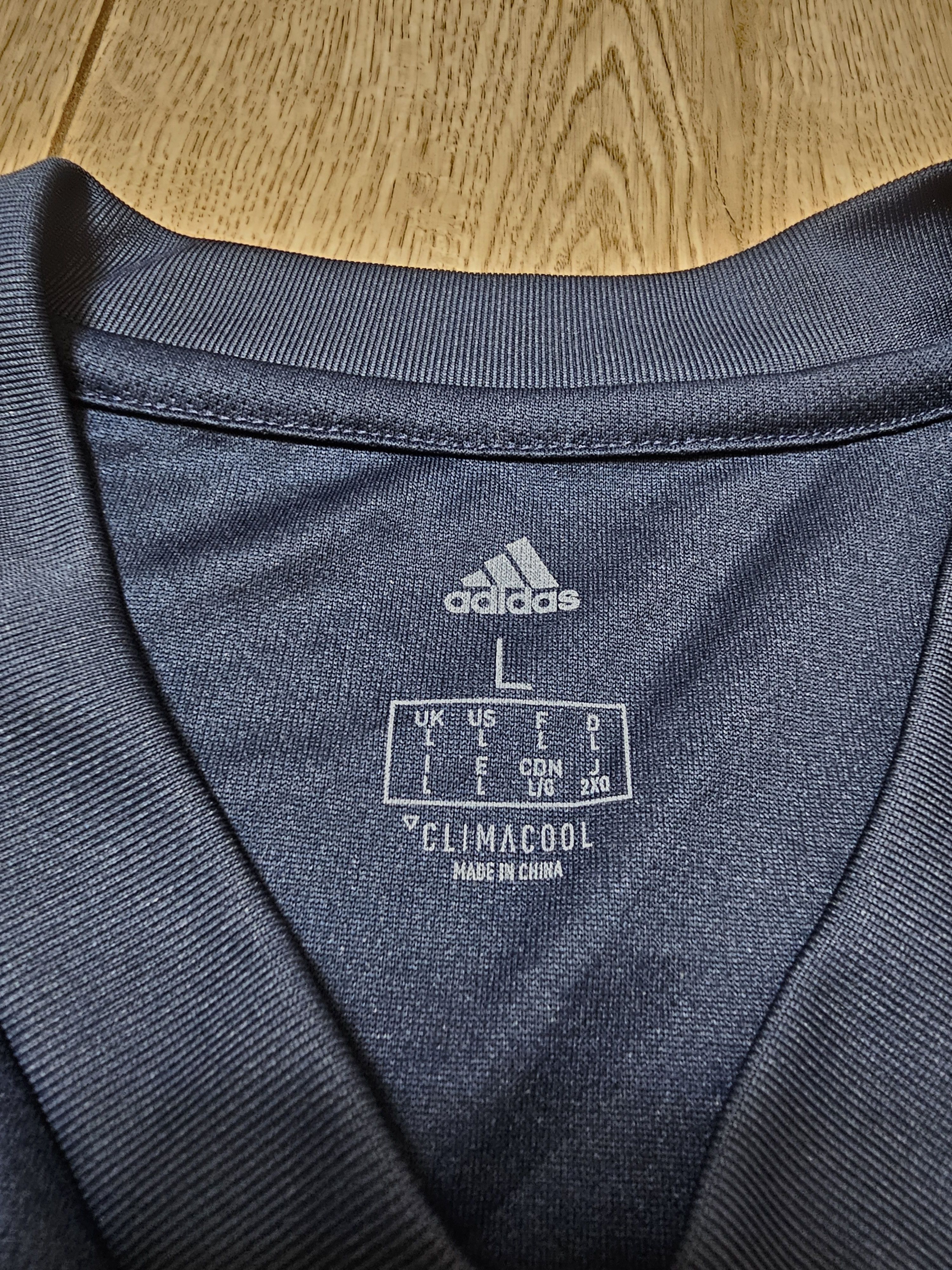 Adidas VANCOUVER WHITECAPS 2018 TRAINING FOOTBALL SOCCER JERSEY Size US L / EU 52-54 / 3 - 5 Thumbnail