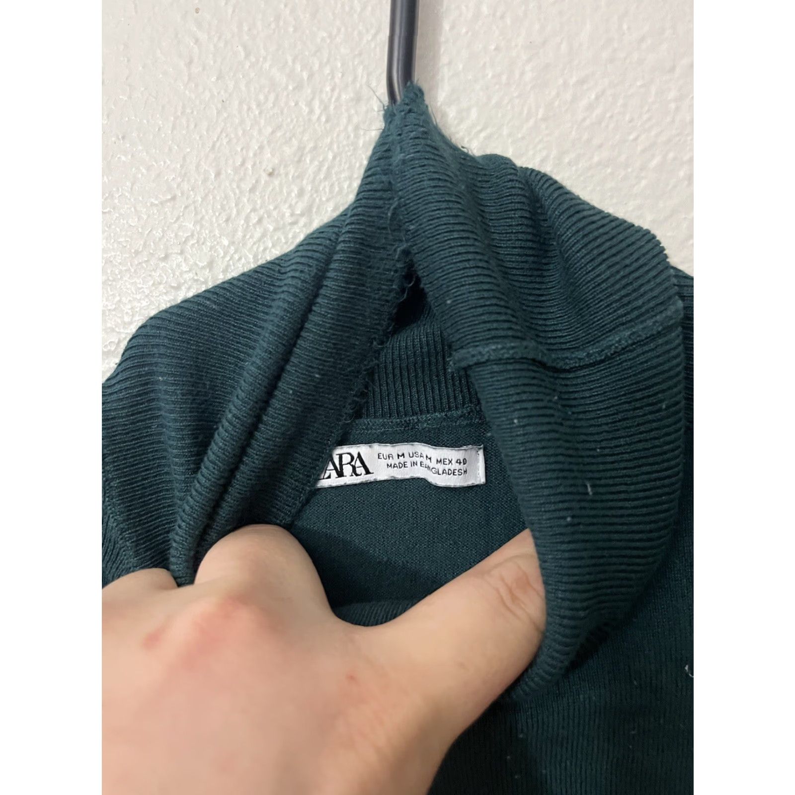 Zara Zara Sweater Women’s M Knit Turtleneck Cap Sleeve Green Pearl On Sleeve Lightweight Regular Pullover Classic Vintage: No Size M / US 6-8 / IT 42-44 - 2 Thumbnail