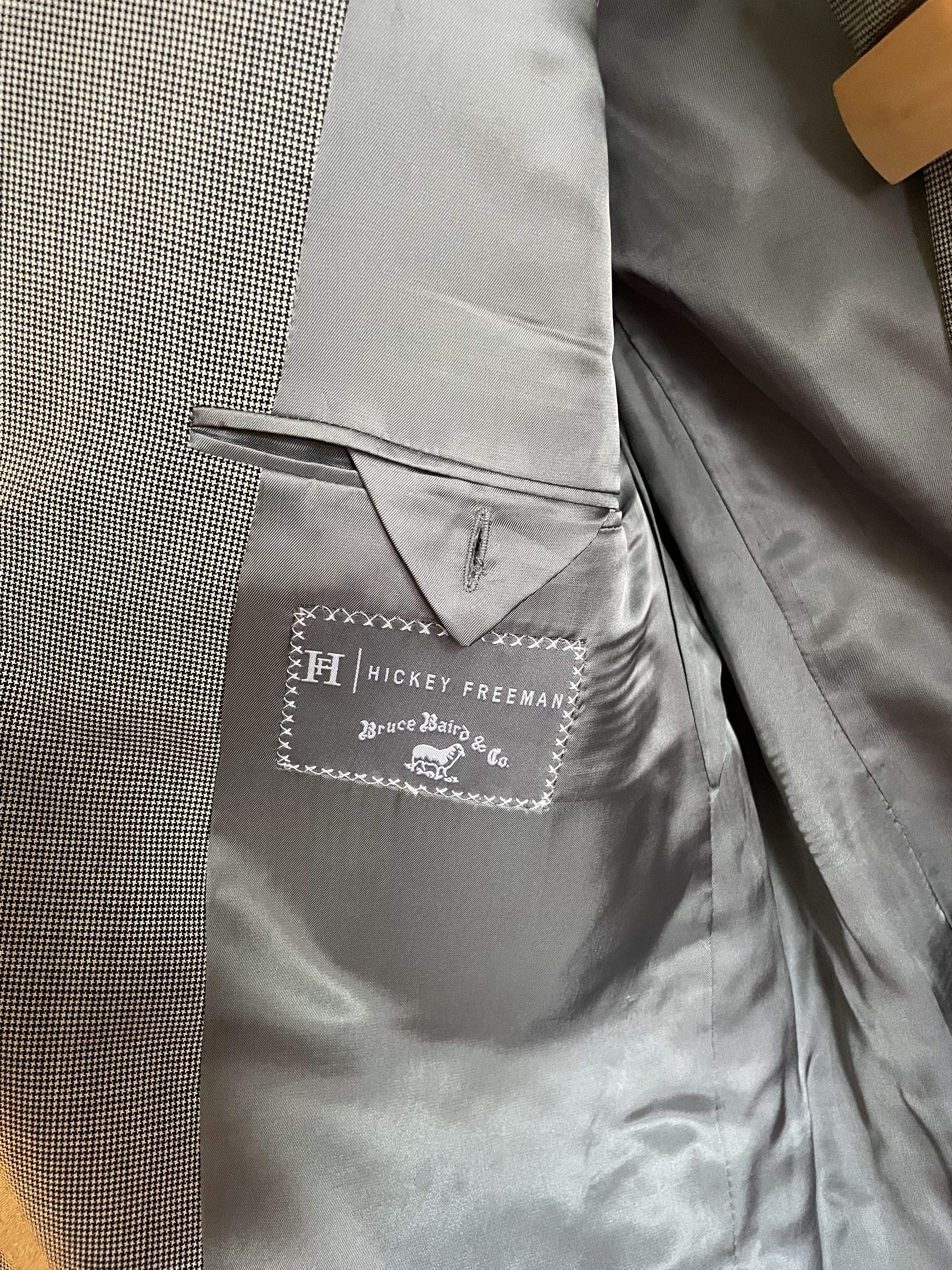 Hickey Freeman Houndstooth Suit Size 44R - 4 Thumbnail