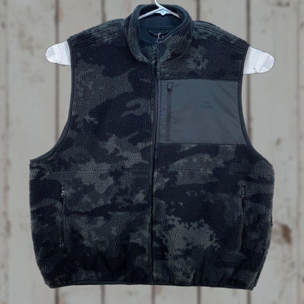 Adidas adidas Fleece Vest Jacket Reversible Black Camo Mens XL New NWT II8157 Size US XL / EU 56 / 4 - 1 Thumbnail