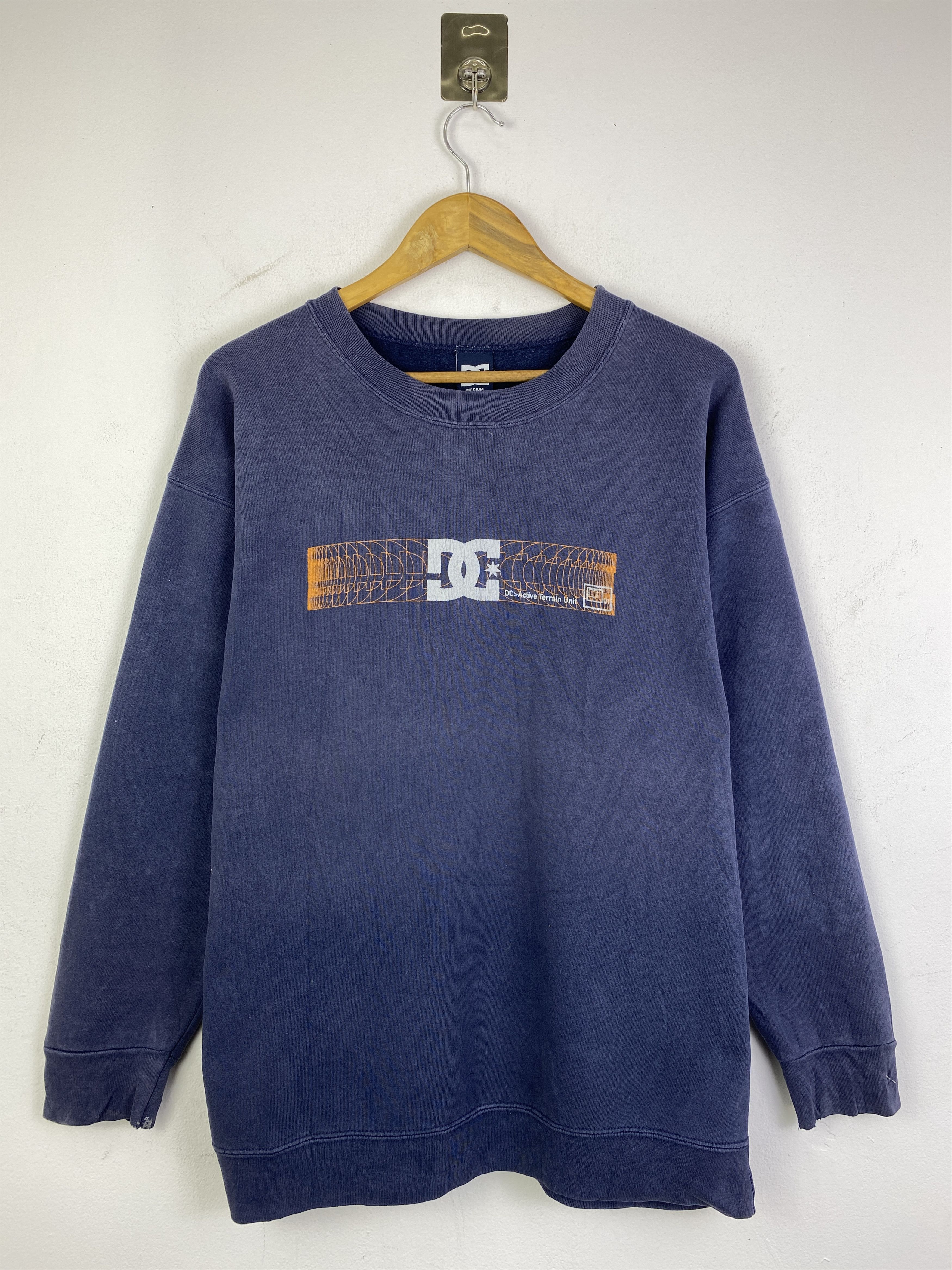 DC Vintage 90s DC Central Logo Pullover Sweatshirt SH0265 Size US M / EU 48-50 / 2 - 1 Thumbnail