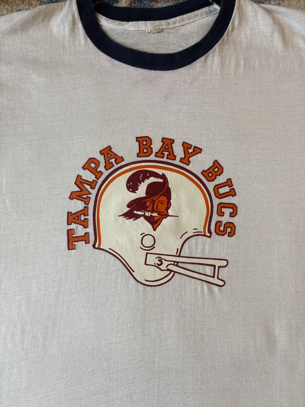 Vintage Vintage 80s NFL Tampa Bay Buccaneers Logo T-shirt Medium Size US M / EU 48-50 / 2 - 3 Thumbnail
