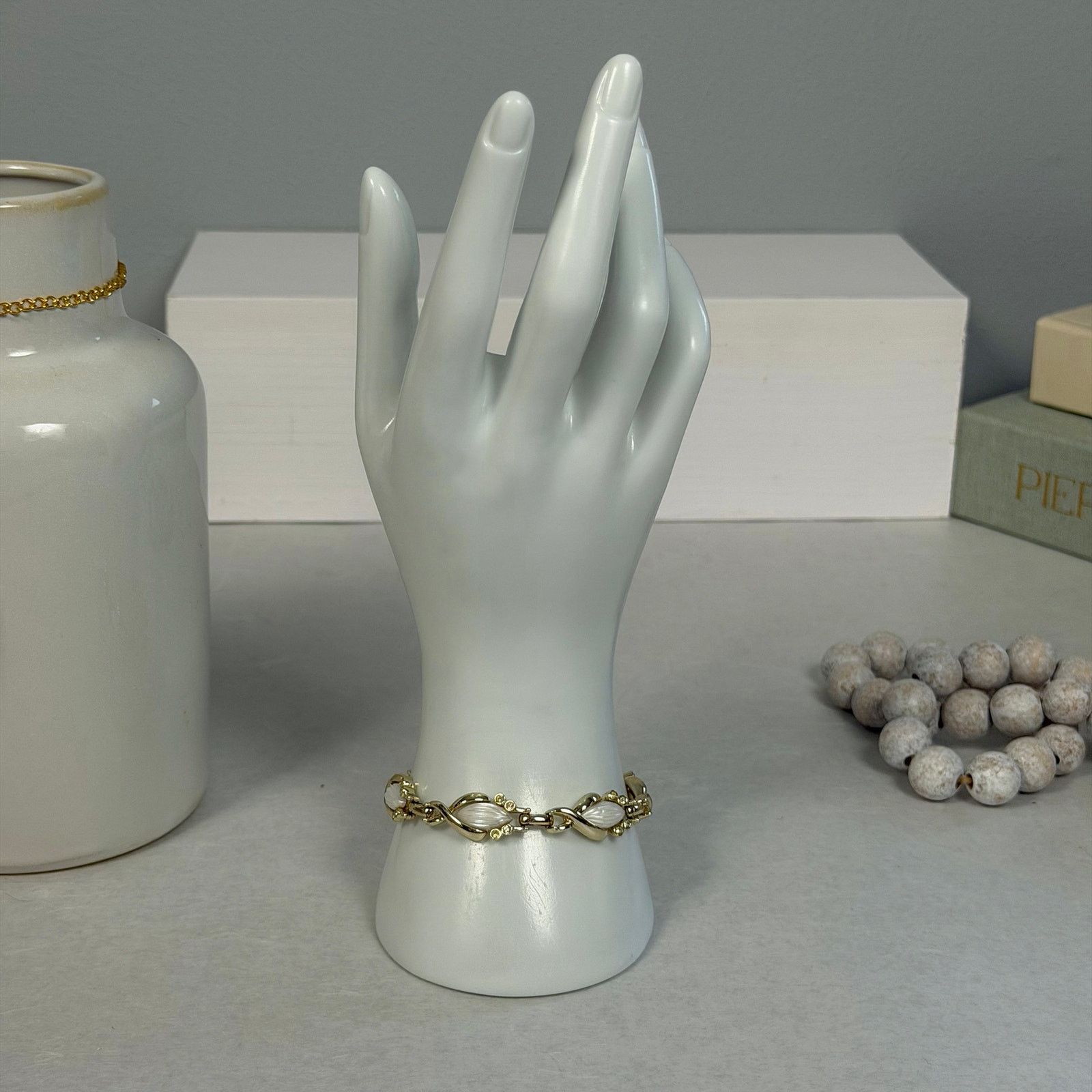 Vintage VTG 1958 Sarah Coventry My Fair Lady Thermoset Jewelry Set Size ONE SIZE - 10 Thumbnail