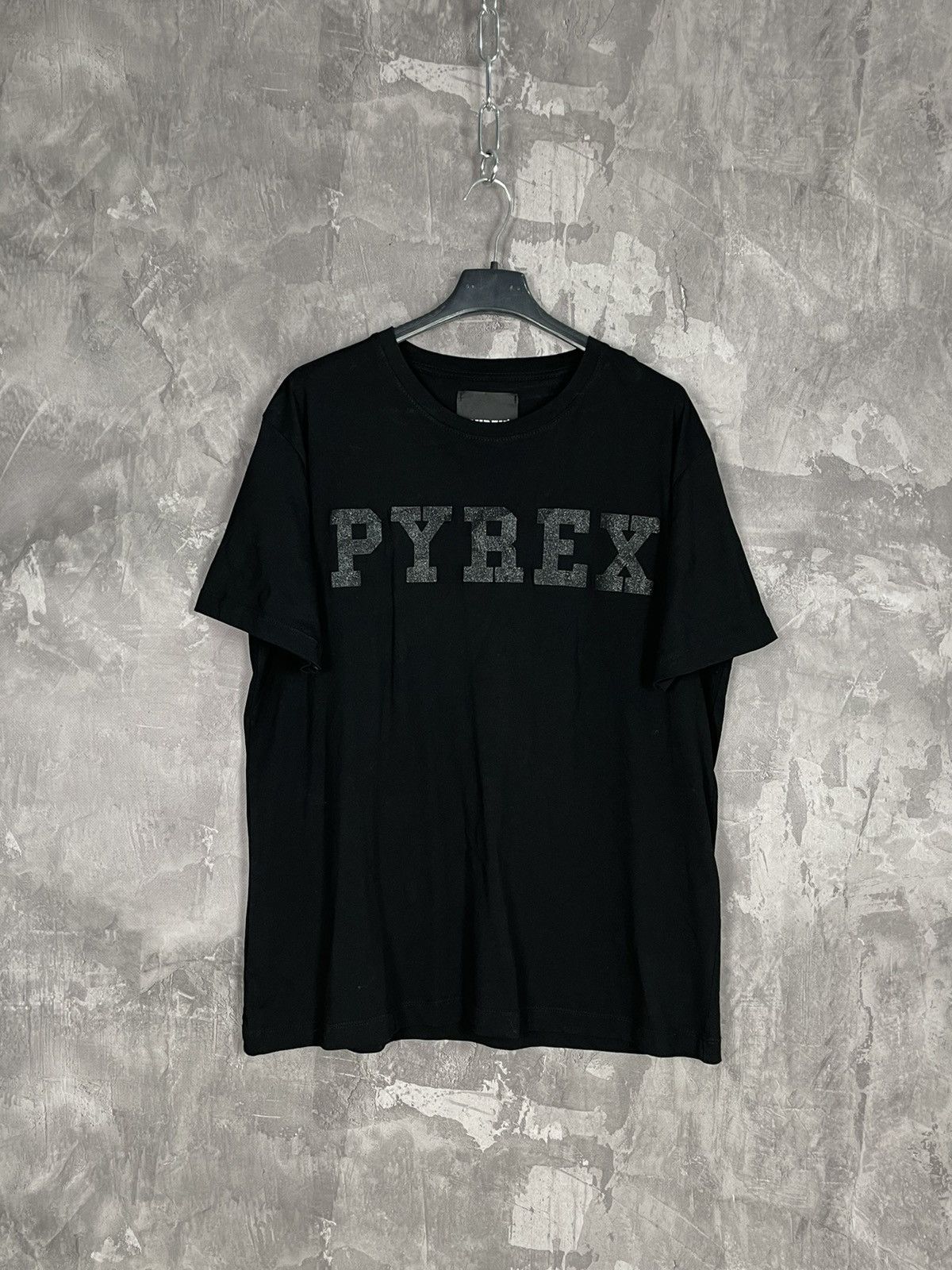 Pyrex clothing store