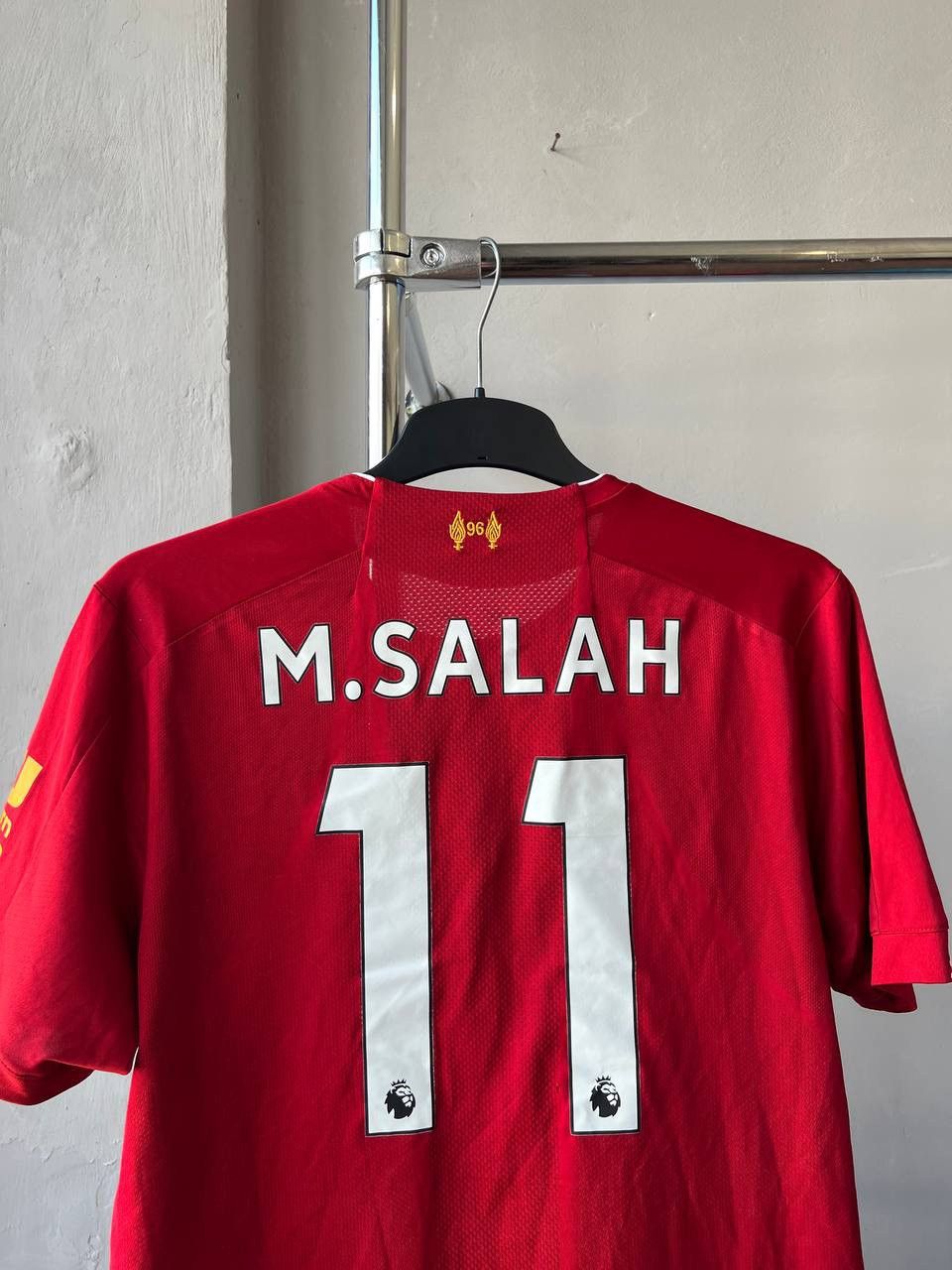 New Balance 2019/20 LIVERPOOL FC #11 M.SALAH HOME SOCCER JERSEY SHIRT L Size US L / EU 52-54 / 3 - 13 Thumbnail