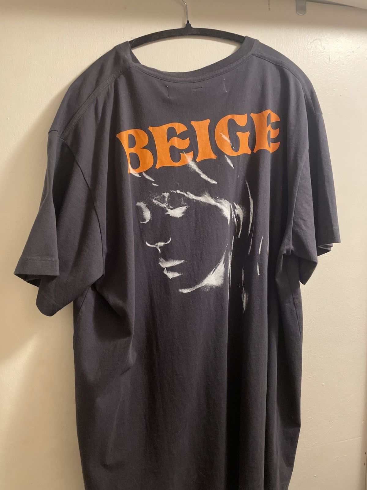 Off white beige portrait t (2019)