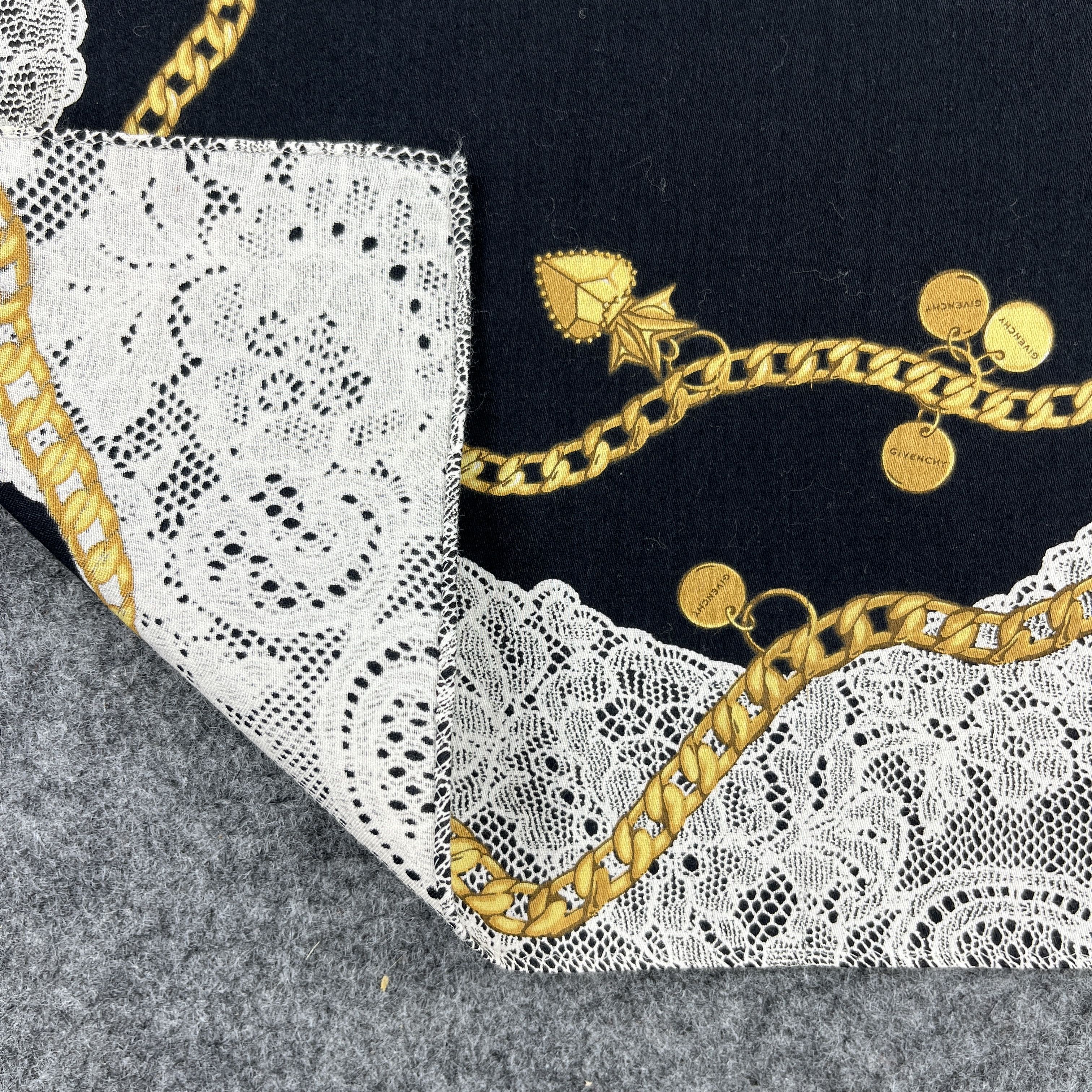 Givenchy Givenchy Handkerchief / Bandana / Neckerchief B1469 Size ONE SIZE - 3 Thumbnail