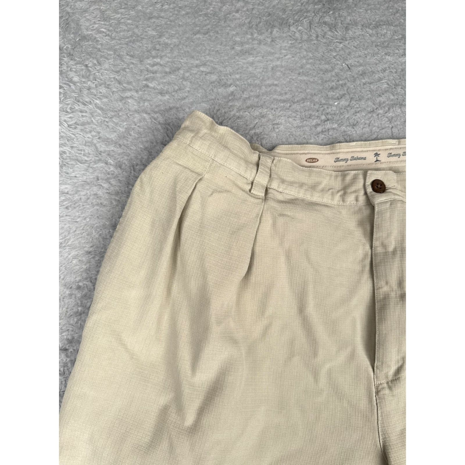 Tommy Bahama Tommy Bahama Shorts Mens 36 Khaki 100% Silk Pleated Chino Relax Resort 36x9 Size US 36 / EU 52 - 4 Thumbnail