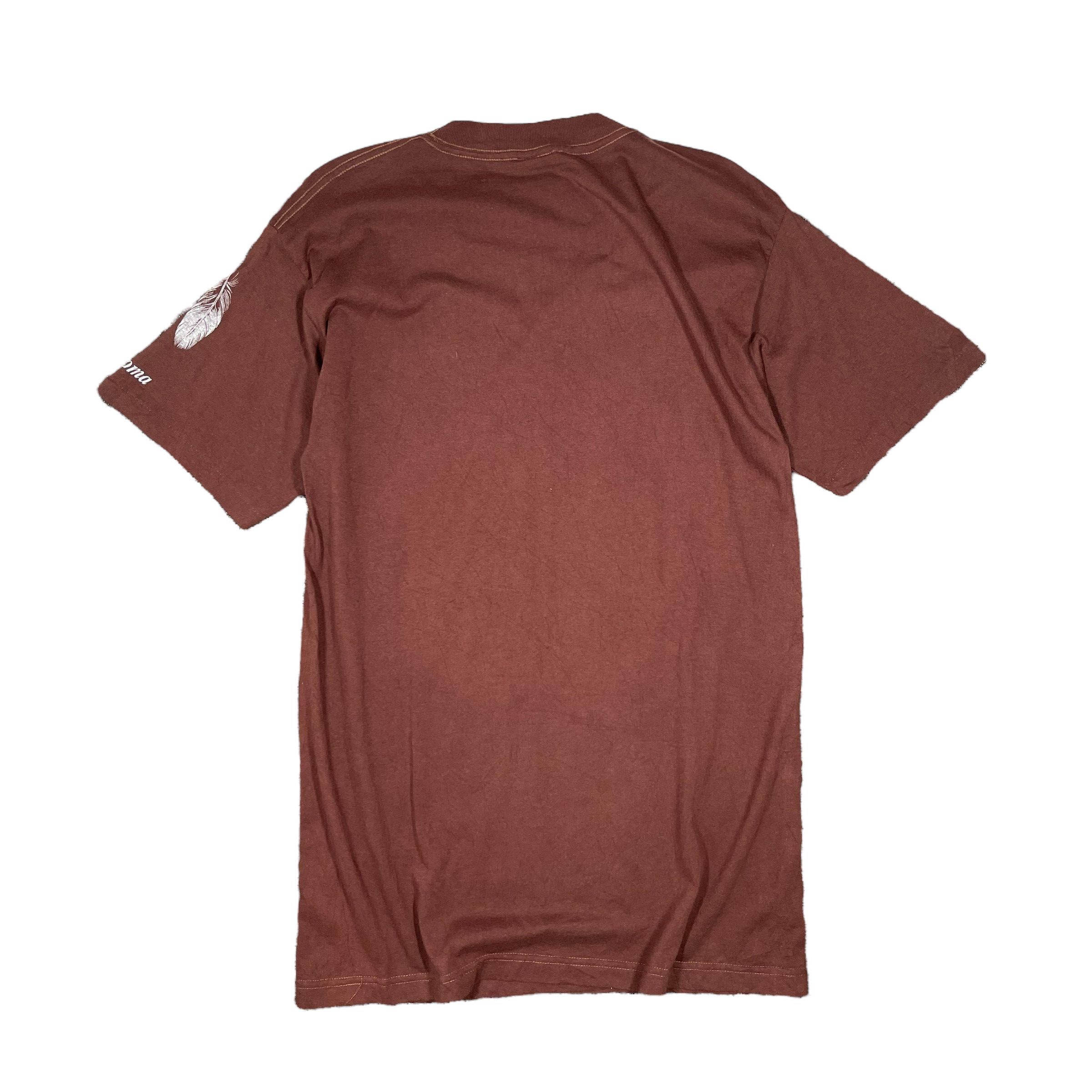 Native × Vintage Vintage 1996s Red Indian Oklahoma Carol Martin T Shirt Size US L / EU 52-54 / 3 - 8 Thumbnail