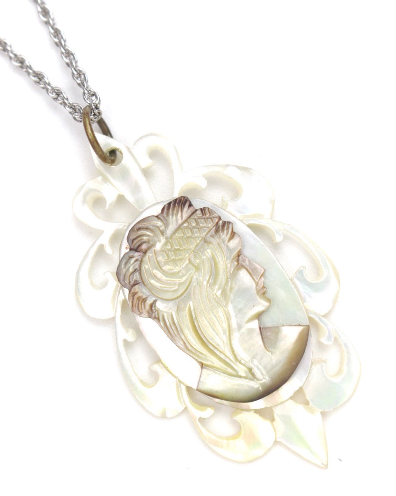 Vintage 1990S IRIDESCENT SHELL CAMEO NECKLACE WITH PIERCED FLORAL Size ONE SIZE - 3 Thumbnail