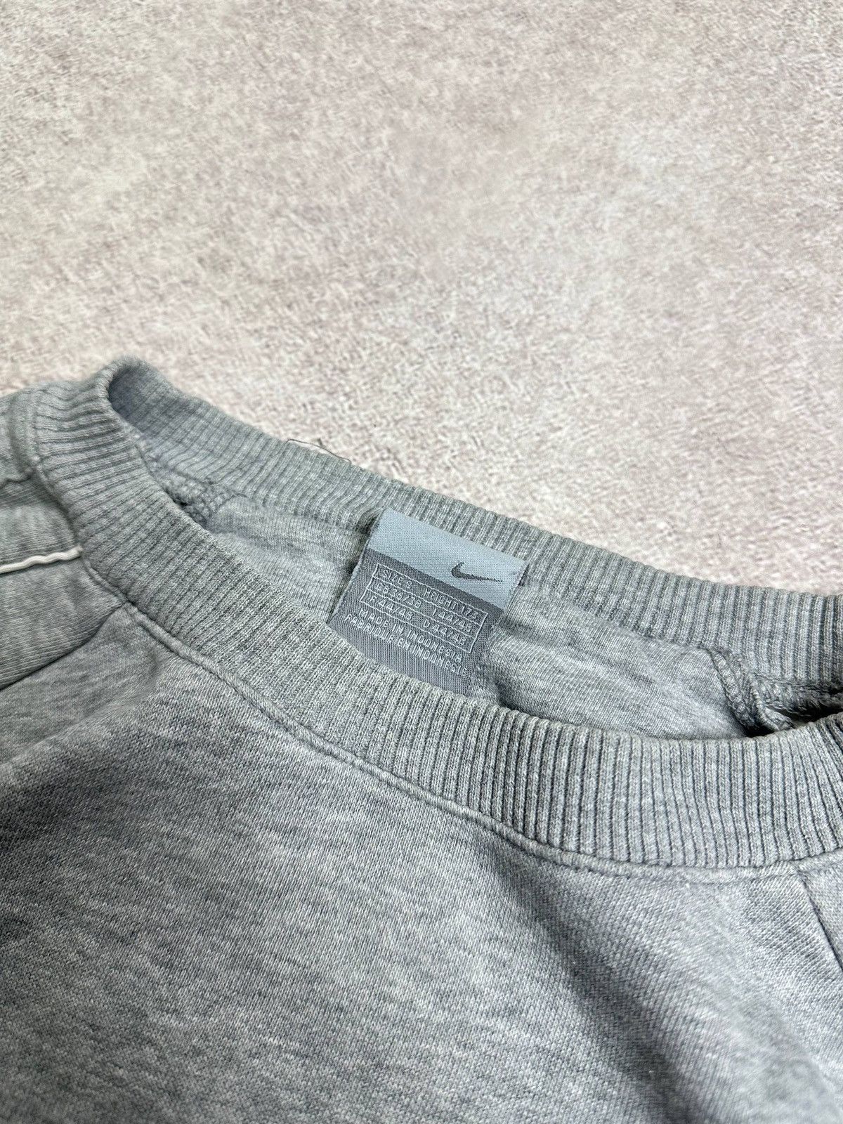 Nike Vintage Nike Big Swoosh Sweatshirt S Rare Y2K Size US S / EU 44-46 / 1 - 3 Thumbnail