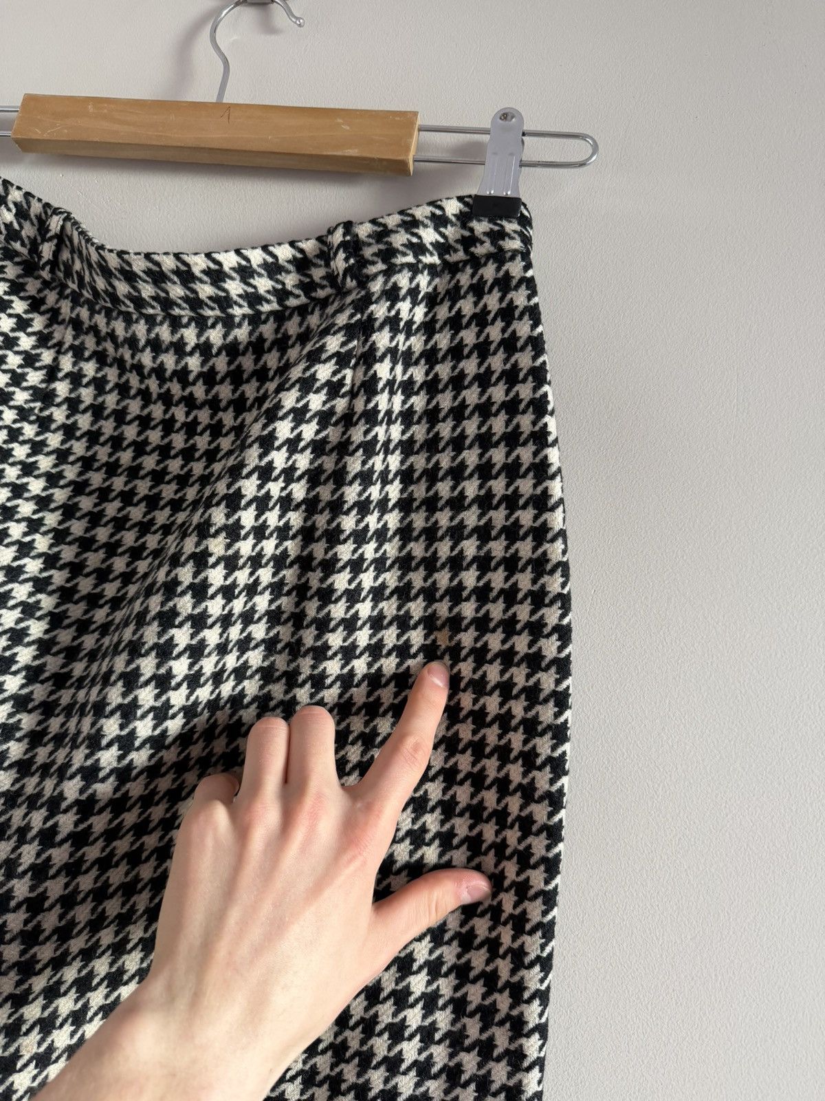 Celine Vintage Celine Wool Houndstooth Pencil Skirt Size 28" / US 6 / IT 42 - 8 Thumbnail