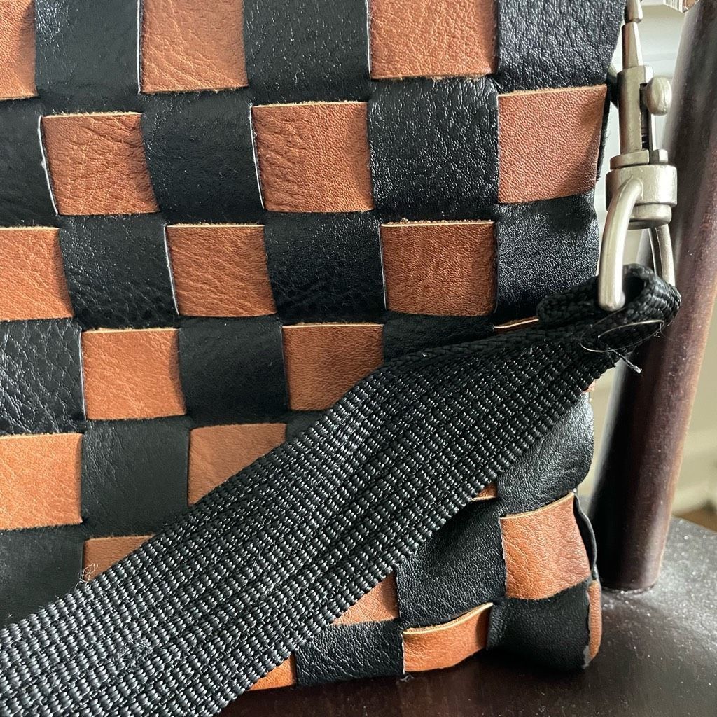 Other Boutique Brand Vegan Leather Black Tan Woven Crossbody Clutch Purse Bag Size ONE SIZE - 3 Thumbnail