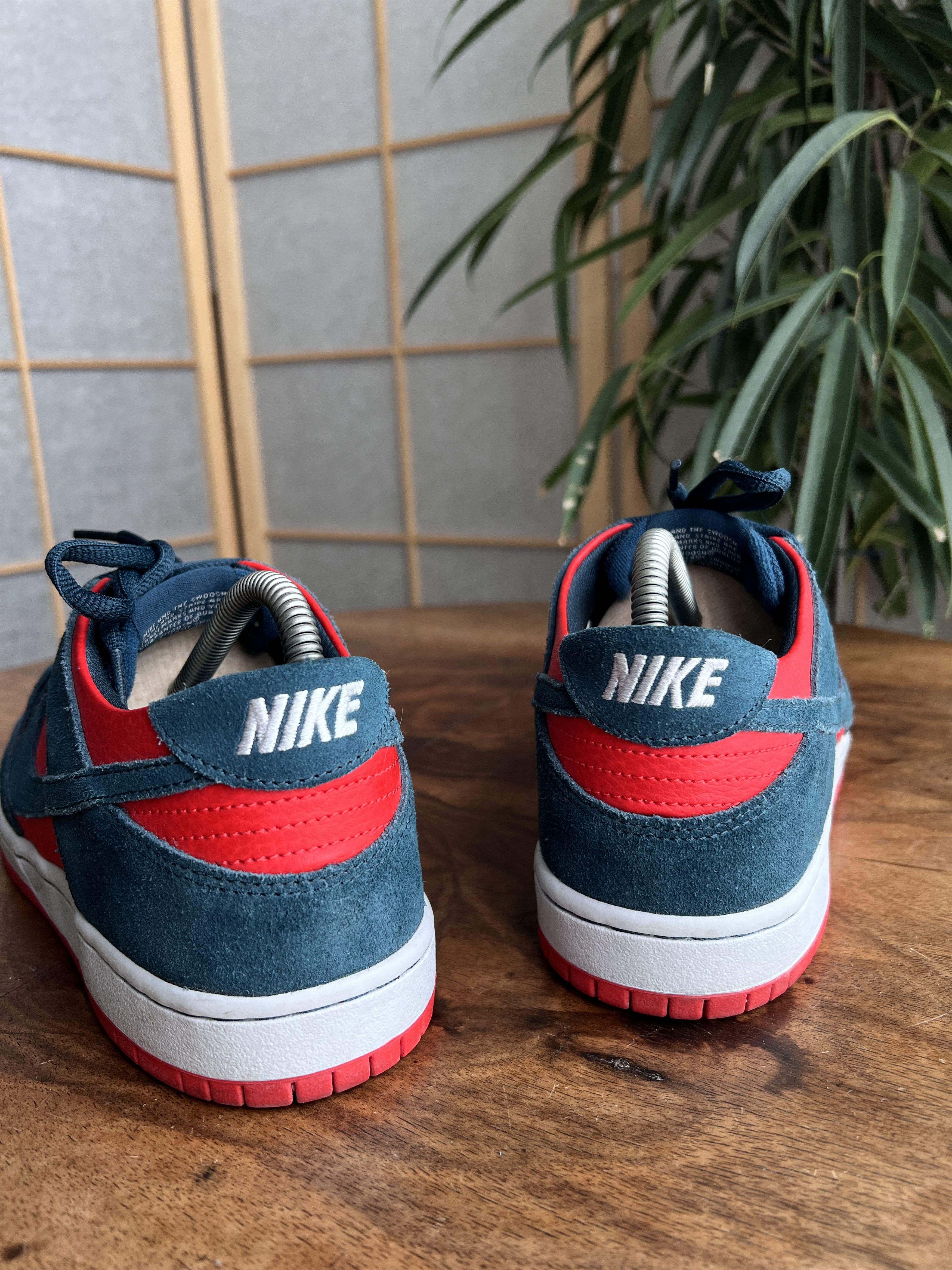 Nike SB Rare! Nike SB Zoom Dunk Low Reverse Shark sneakers shoes Size US 9 / EU 42 - 14 Thumbnail
