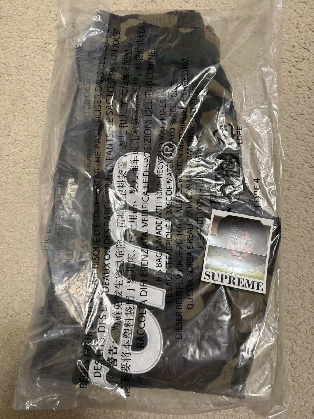 Supreme SUPREME CAMO SATIN APPLIQUÉ SWEATPANTS Size US 32 / EU 48 - 2 Thumbnail
