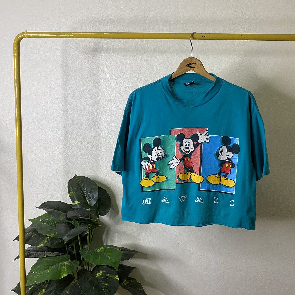 Disney × Mickey Mouse × Vintage Vintage 1990s Disney Mickey Mouse Hawaii Cropped Tee Size US L / EU 52-54 / 3 - 1 Thumbnail