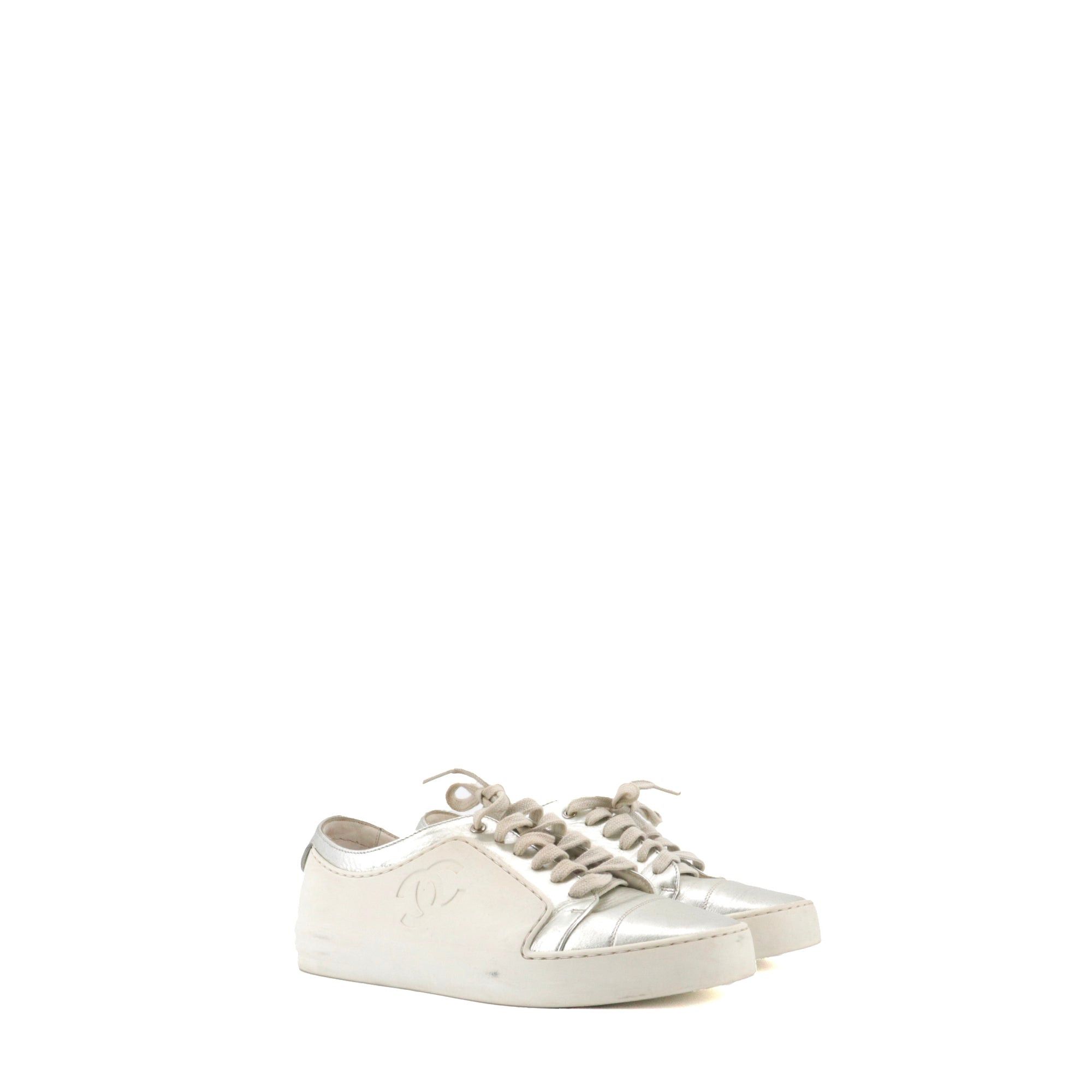 Chanel CHANEL - CC Chanel sneakers in beige and silver leather (T38.5) Size US 7.5 / IT 37.5 - 1 Thumbnail