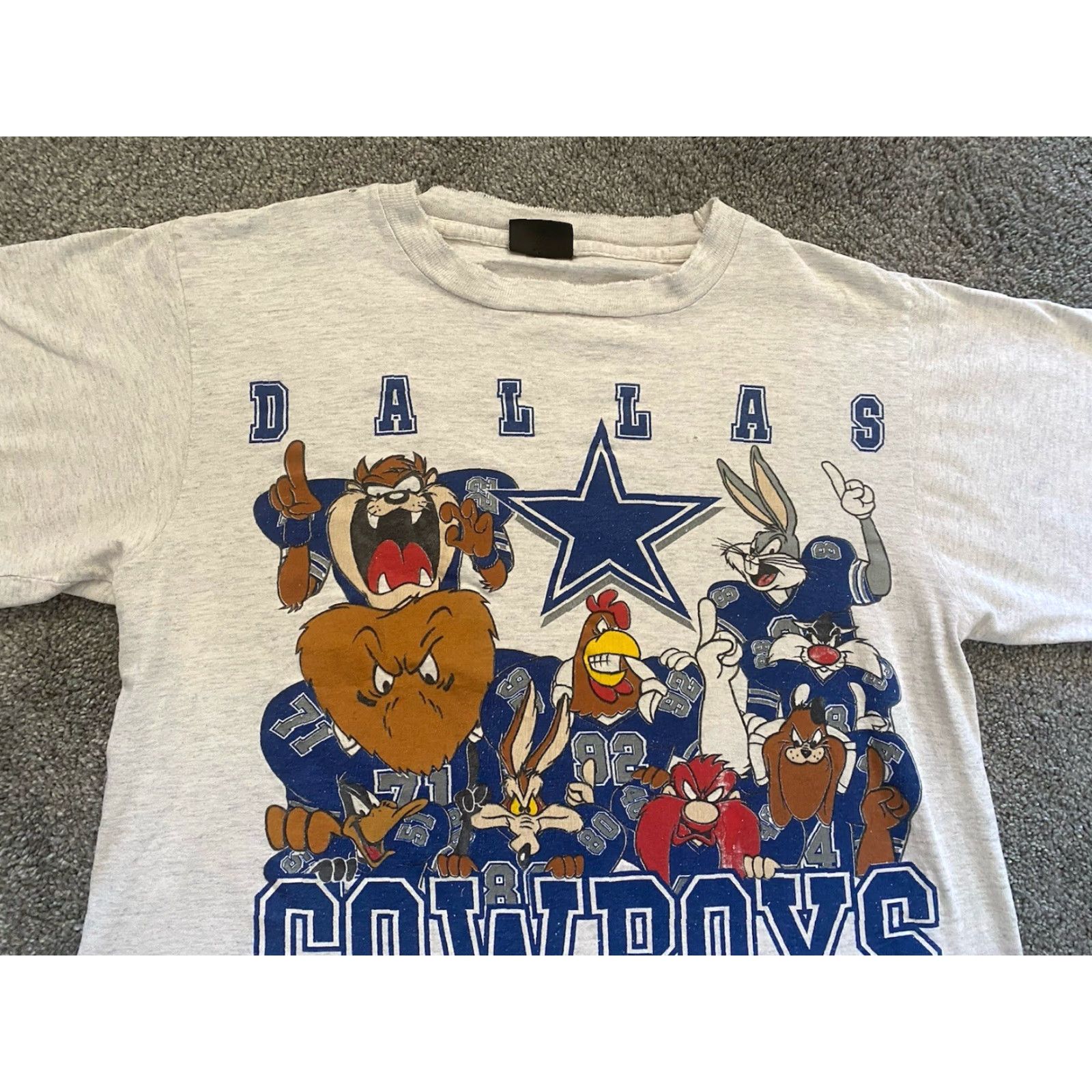 Changes VINTAGE 1993 Changes T Shirt Dallas Cowboys Looney Tunes Men L Single Stitch Gray Short Sleeve Bugs Bunny Sylvester Taz 90s Cartoon Sports NFL Size US L / EU 52-54 / 3 - 7 Thumbnail