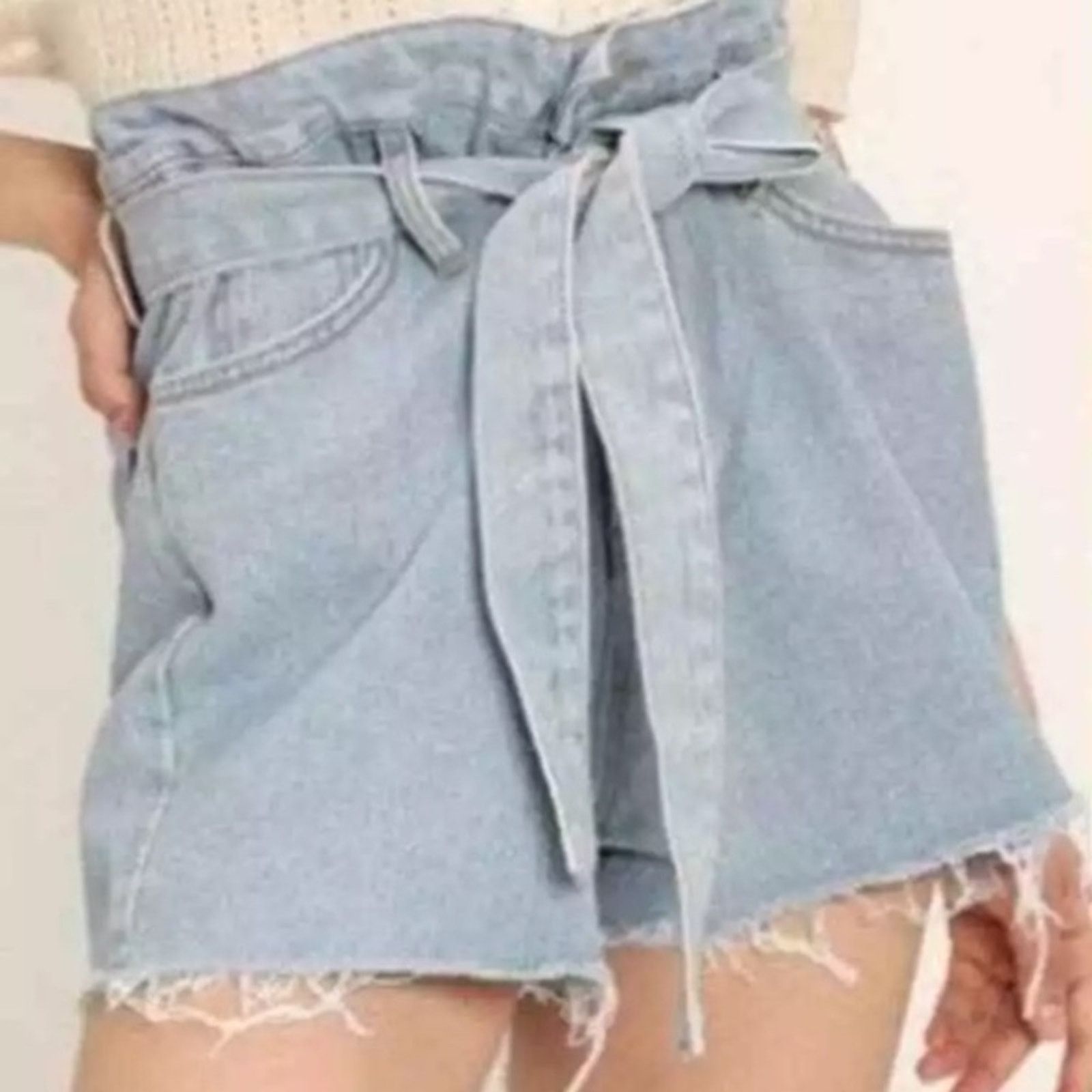 Abercrombie & Fitch Abercrombie & Fitch Light Wash Rigid Denim High Rise Short Size 34" / US 12 / IT 48 - 1 Thumbnail