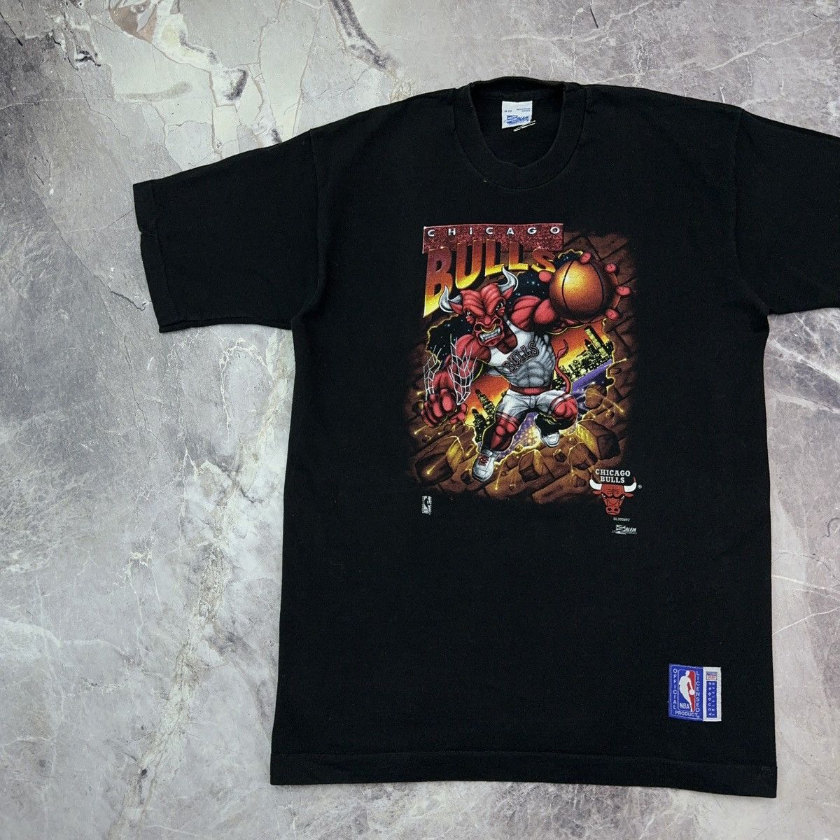 NBA × Vintage Vintage 90s Chicago Bulls T shirt Superhero Benny NBA Salem Size US L / EU 52-54 / 3 - 7 Thumbnail
