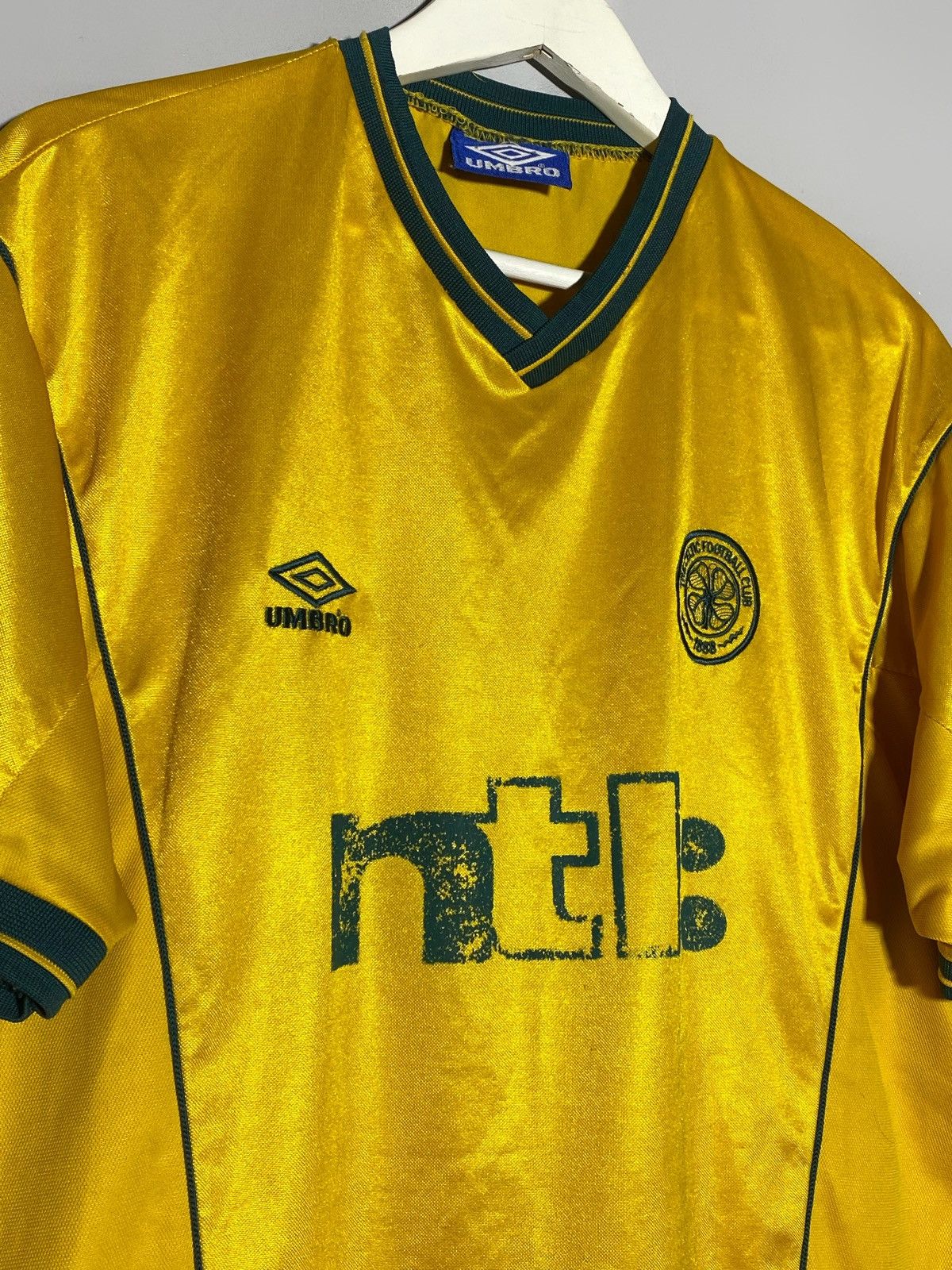 Umbro × Vintage Vintage Umbro Celtic Blokecore Football Shirt Size US M / EU 48-50 / 2 - 4 Thumbnail