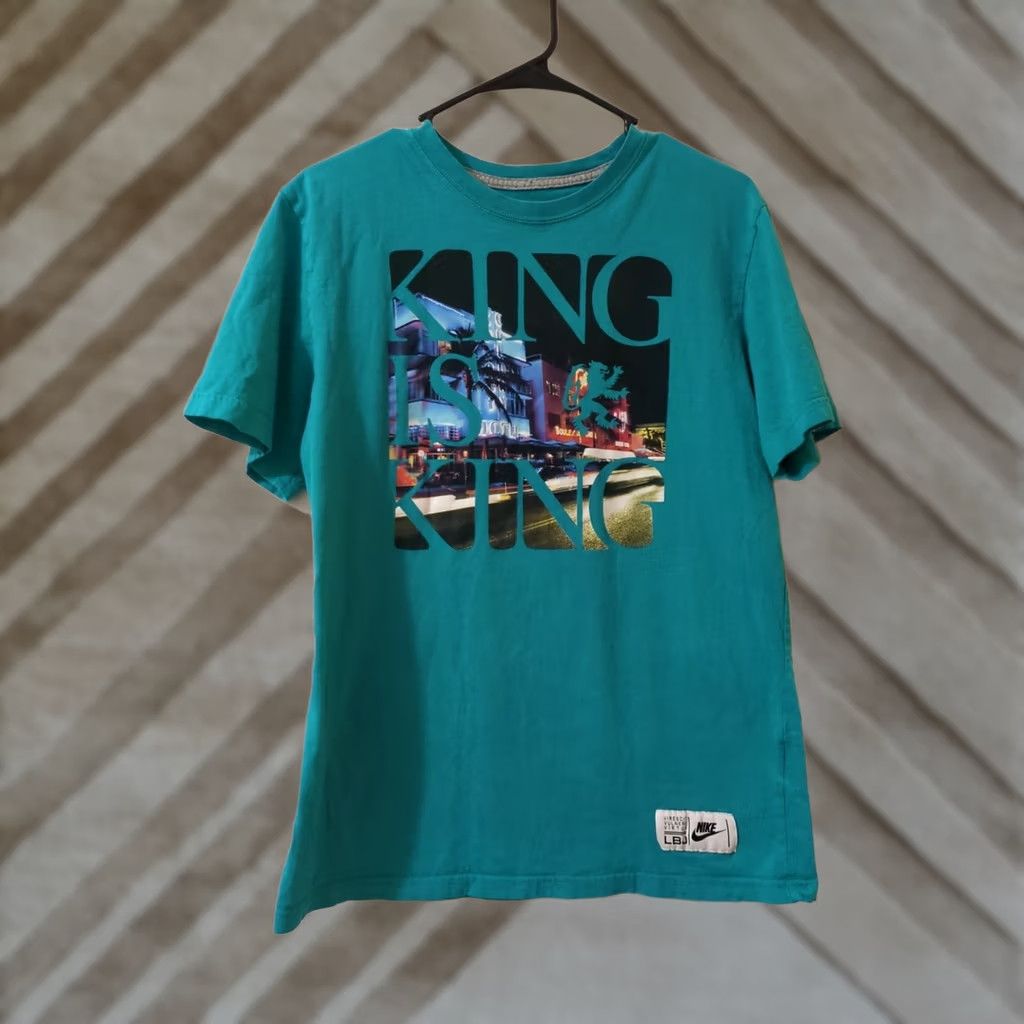Nike Nike T-Shirt Mens Medium Turquoise King Is King LBJ South Beach Beach Graphic Print Regular Fit Crew Neck Short Sleeve Men Size US M / EU 48-50 / 2 - 1 Thumbnail