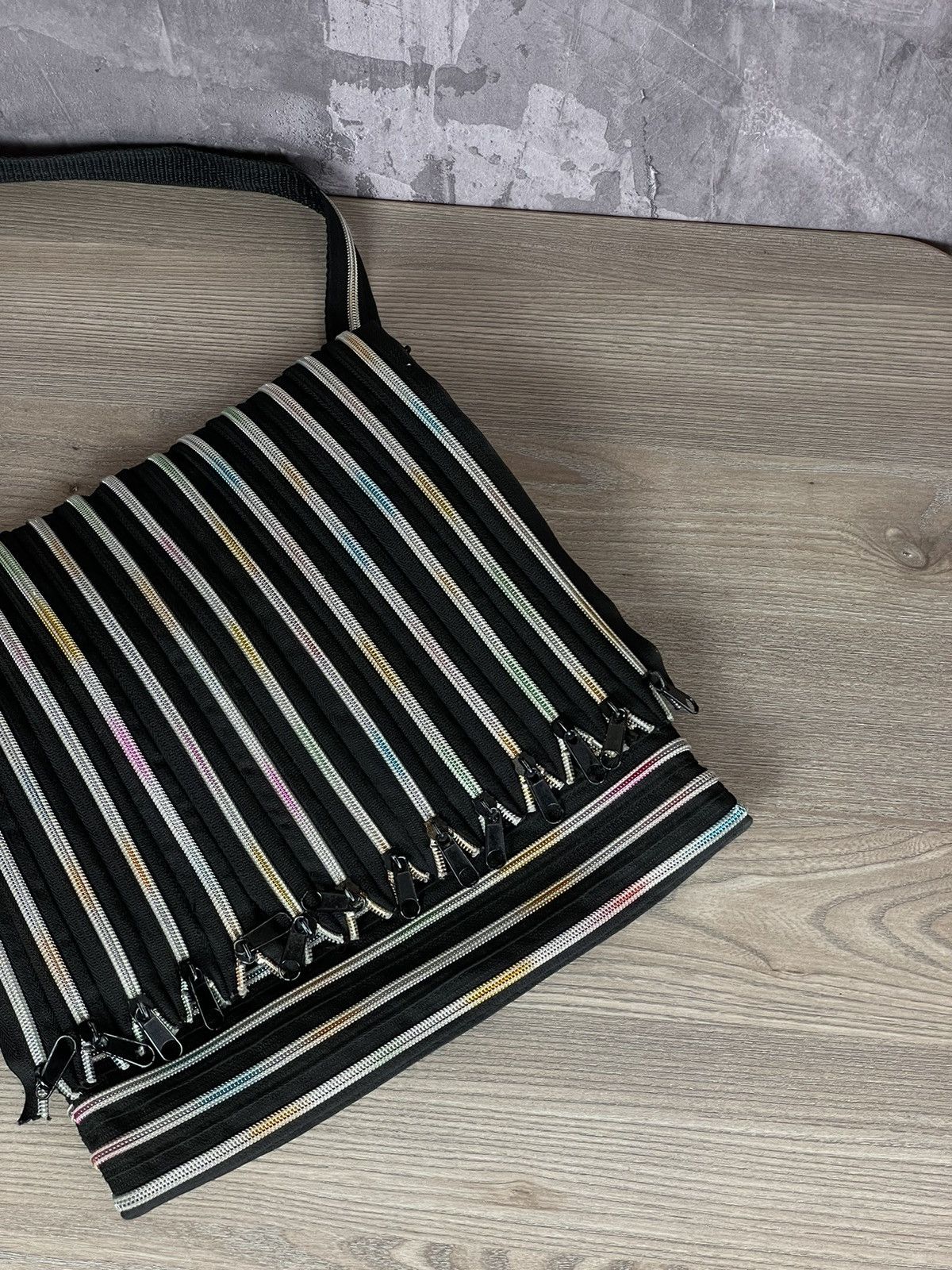 Japanese Brand Vintage Zipper Shoulder Bag Avant Garde 90s Streetwear Size ONE SIZE - 4 Thumbnail