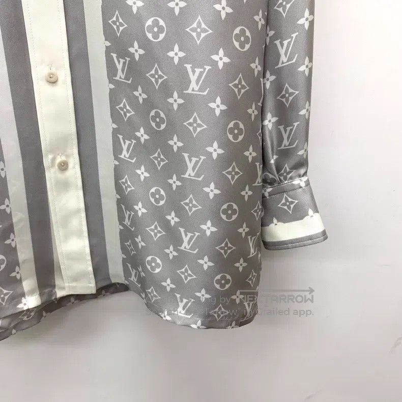 Louis Vuitton Louis Vuitton Silver logo presbyopic printed mulberry silk Size XXS / US 00 / IT 34 - 4 Thumbnail