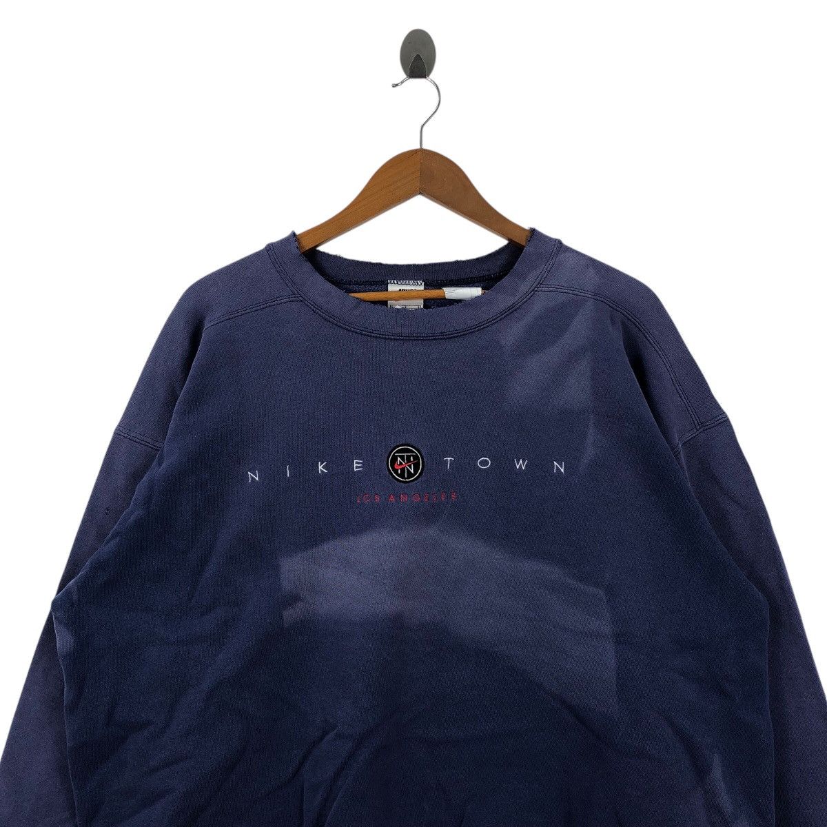 Nike Vintage Faded NIKE TOWN Los ANGELES Swoosh Sweatshirt Size US L / EU 52-54 / 3 - 2 Thumbnail