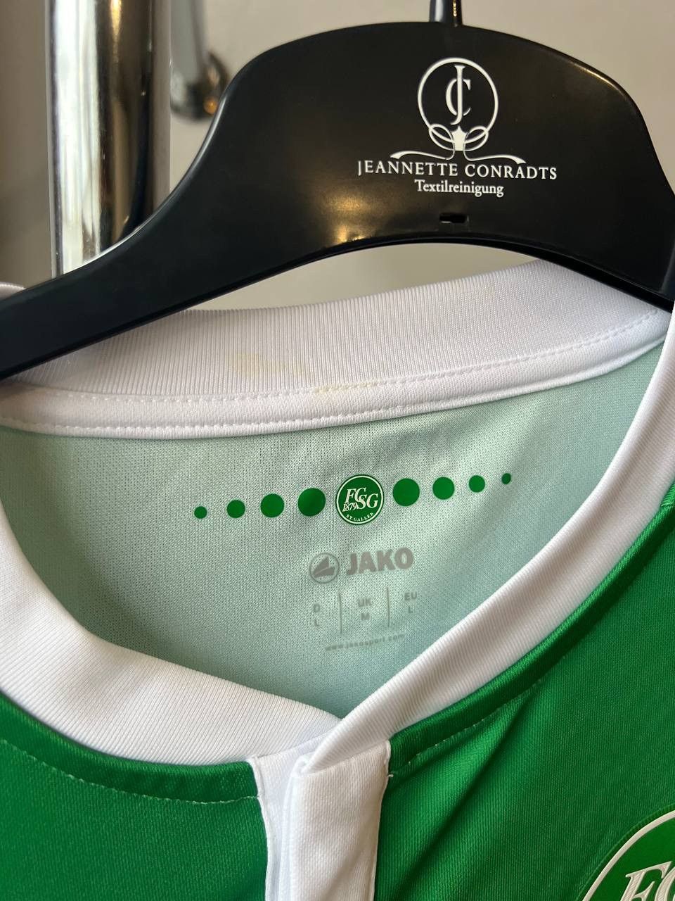 Sports Specialties 2017/18 ST GALLEN SIGNED HOME SOCCER JERSEY FOOTBALL SHIRT L Size US L / EU 52-54 / 3 - 6 Thumbnail