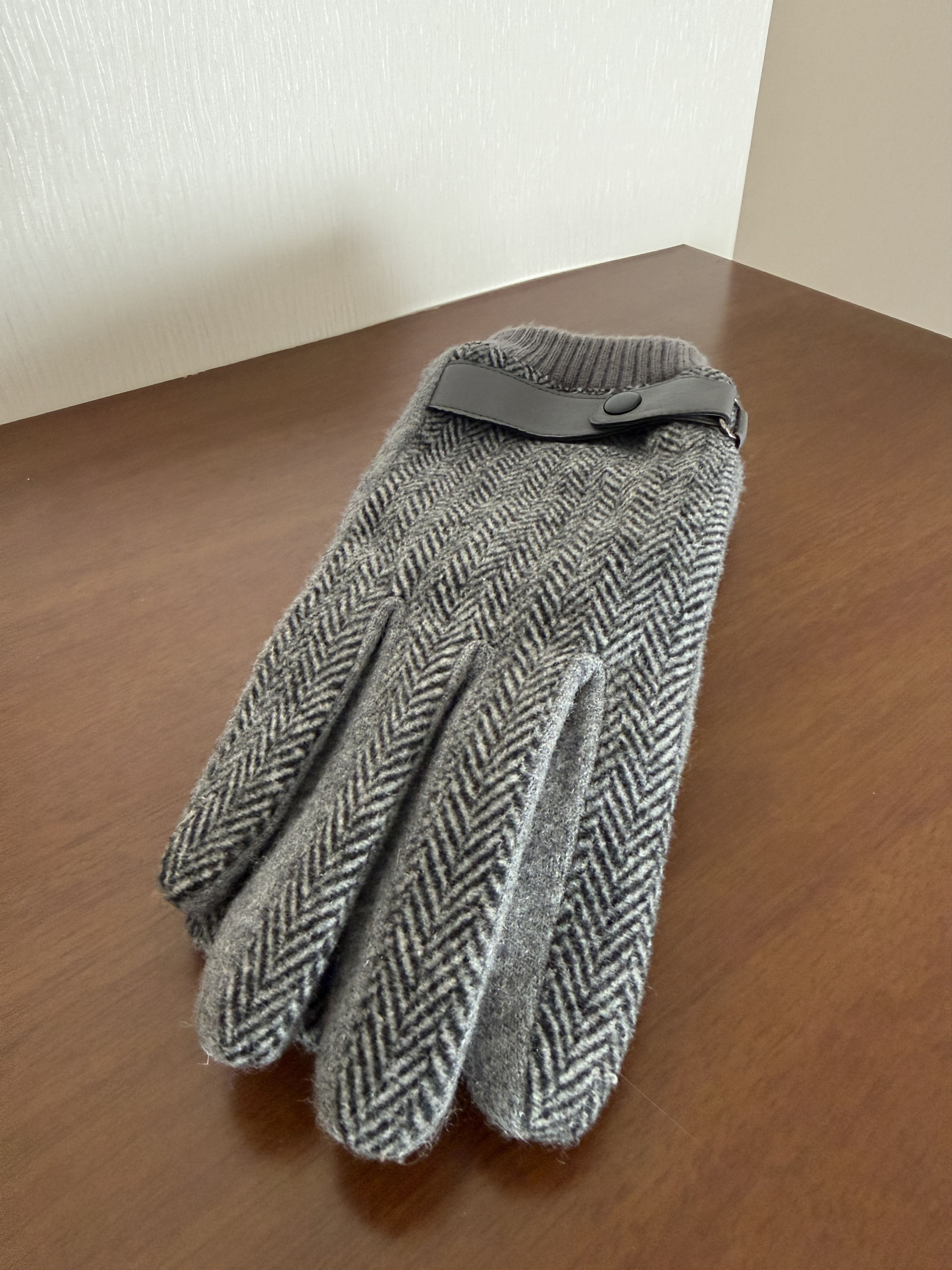 Other Merino Wool Gloves – Grey Herringbone – Touchscreen Size ONE SIZE - 3 Thumbnail