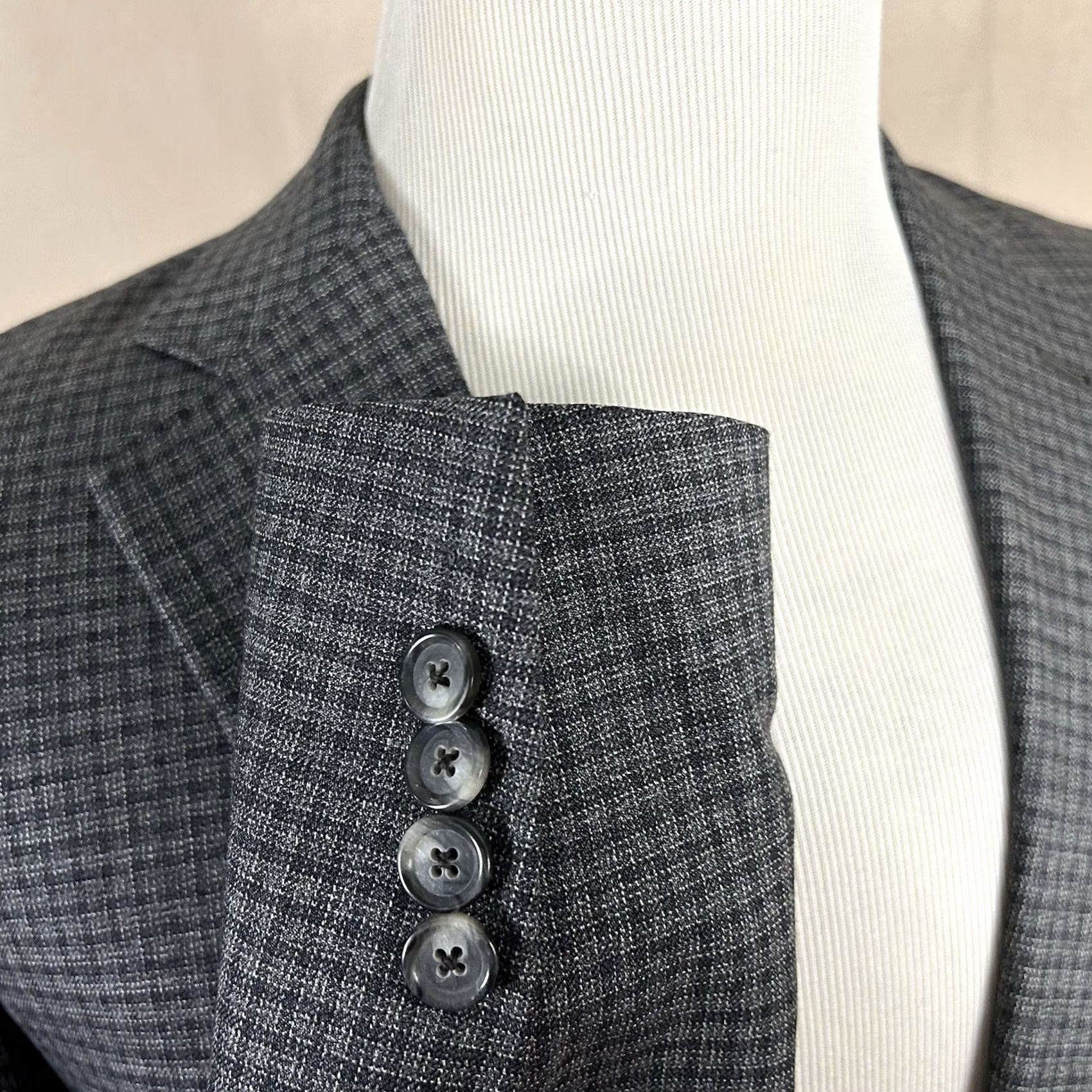 Jos. A. Bank Jos. A. Bank Sport Coat Gray Plaid 40R Wool Two-Button Double-Vented Jacket Men Regular Size US XS / EU 42 / 0 - 4 Thumbnail