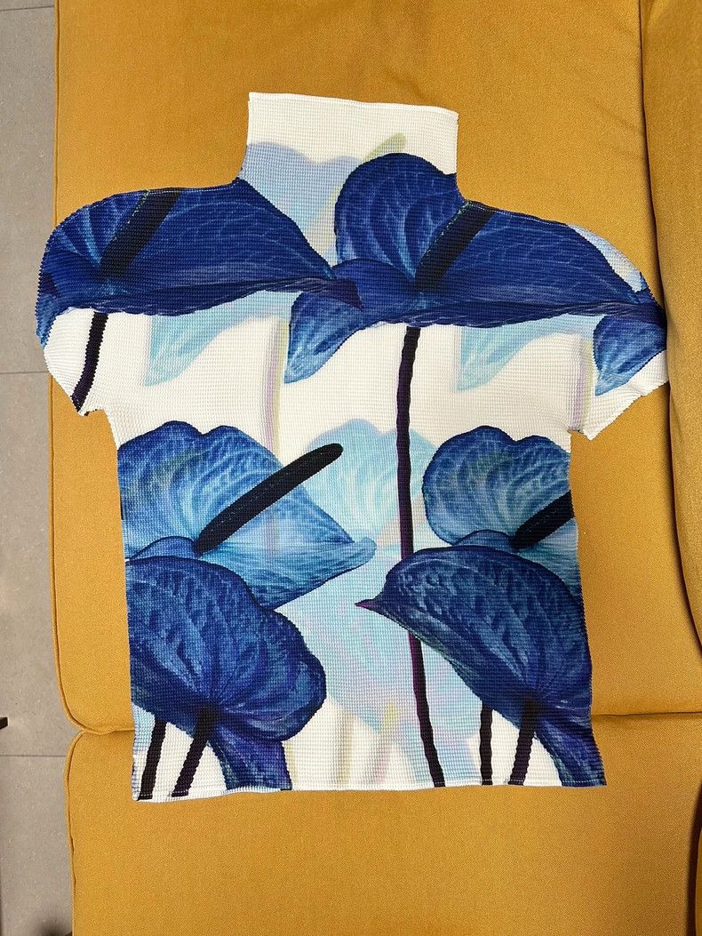 Issey Miyake Issey Miyake Blue floral short-sleeved shirt Size M / US 6-8 / IT 42-44 - 1 Thumbnail