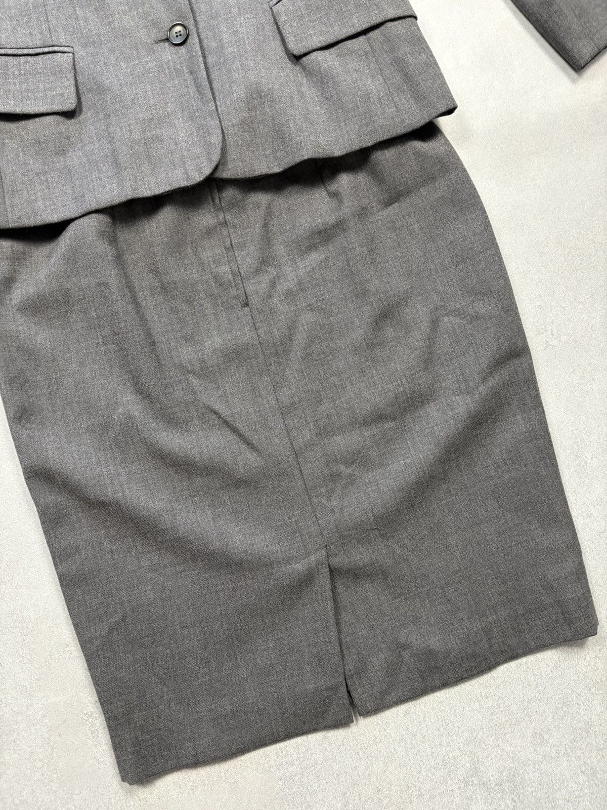 Designer Vintage iBlues Women’s Wool Suit Set Blazer & Skirt Gray Size M / US 6-8 / IT 42-44 - 4 Thumbnail