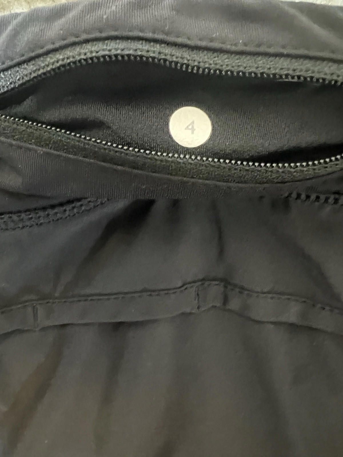 Designer Lululemon Hotty Hot Skirt II Black Skort 4 Size 27" / US 4 / IT 40 - 5 Thumbnail