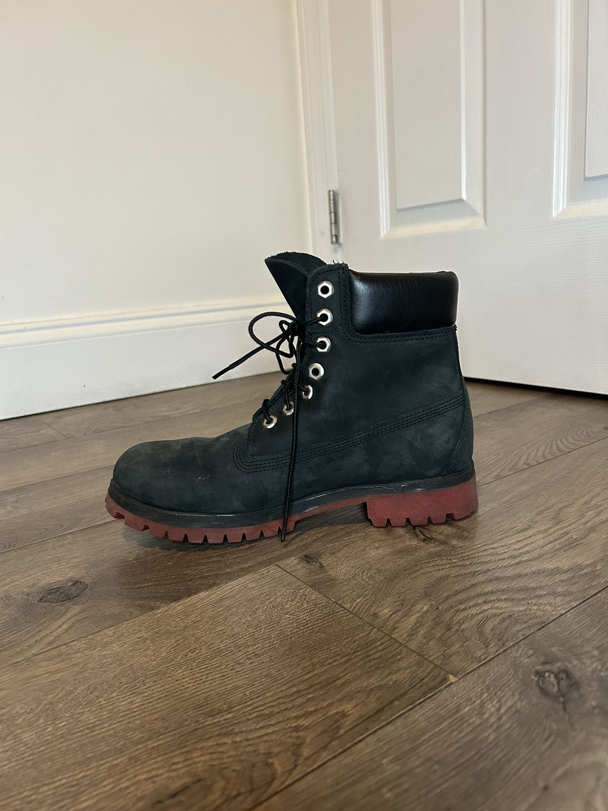 Timberland timberland 6 inch black+red sole boots Size US 7 / EU 40 - 4 Thumbnail
