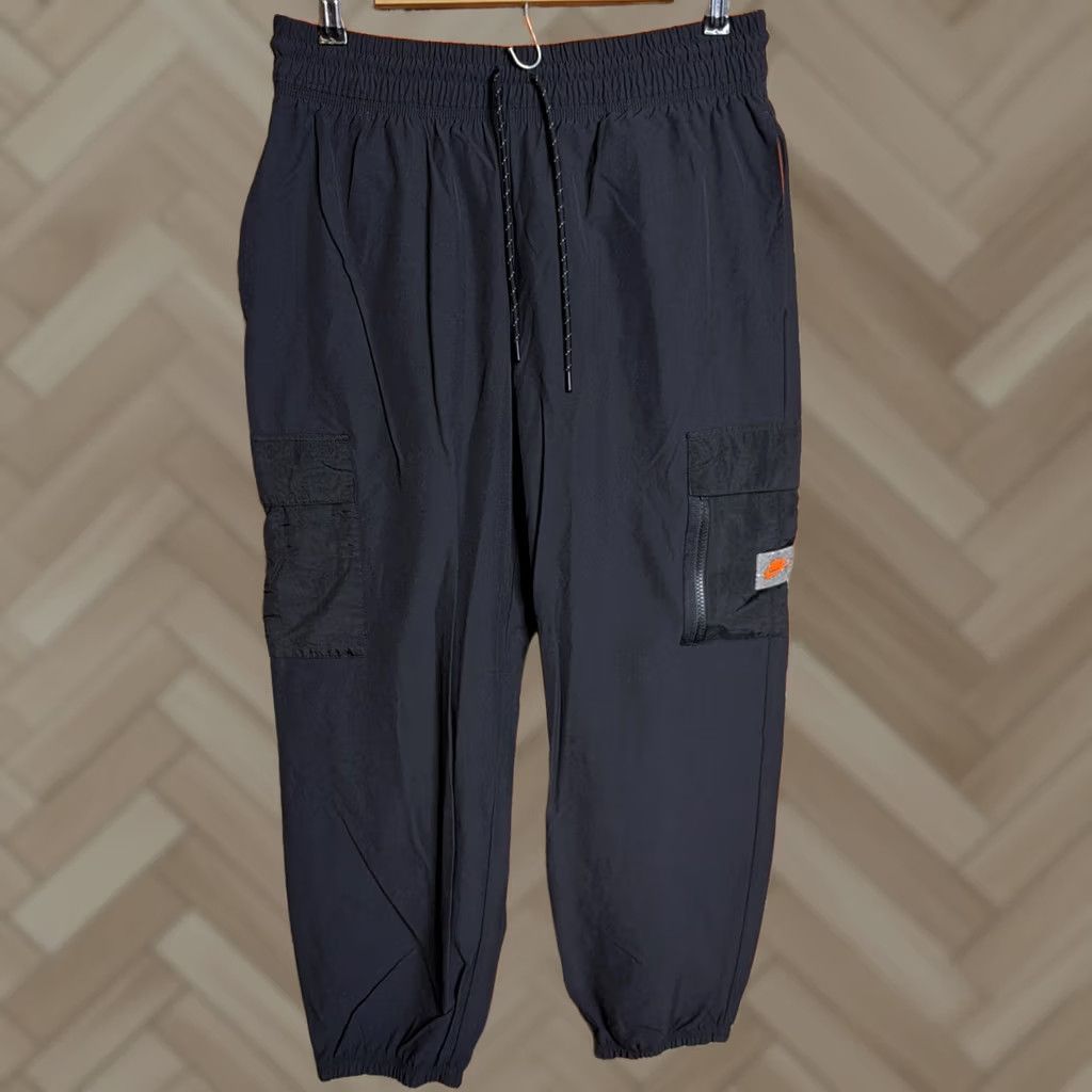 Nike Nike Sport Utility Woven Cargo Pants Womens Medium Black Tapered DX2322-01 Size 32" / US 10 / IT 46 - 1 Thumbnail
