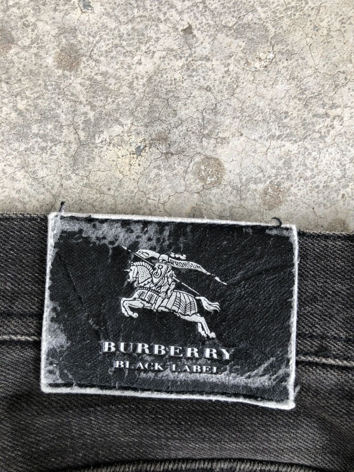 Burberry Burberry Black Label Embroidered Logo Distressed Jeans Slim Size US 31 - 20 Thumbnail