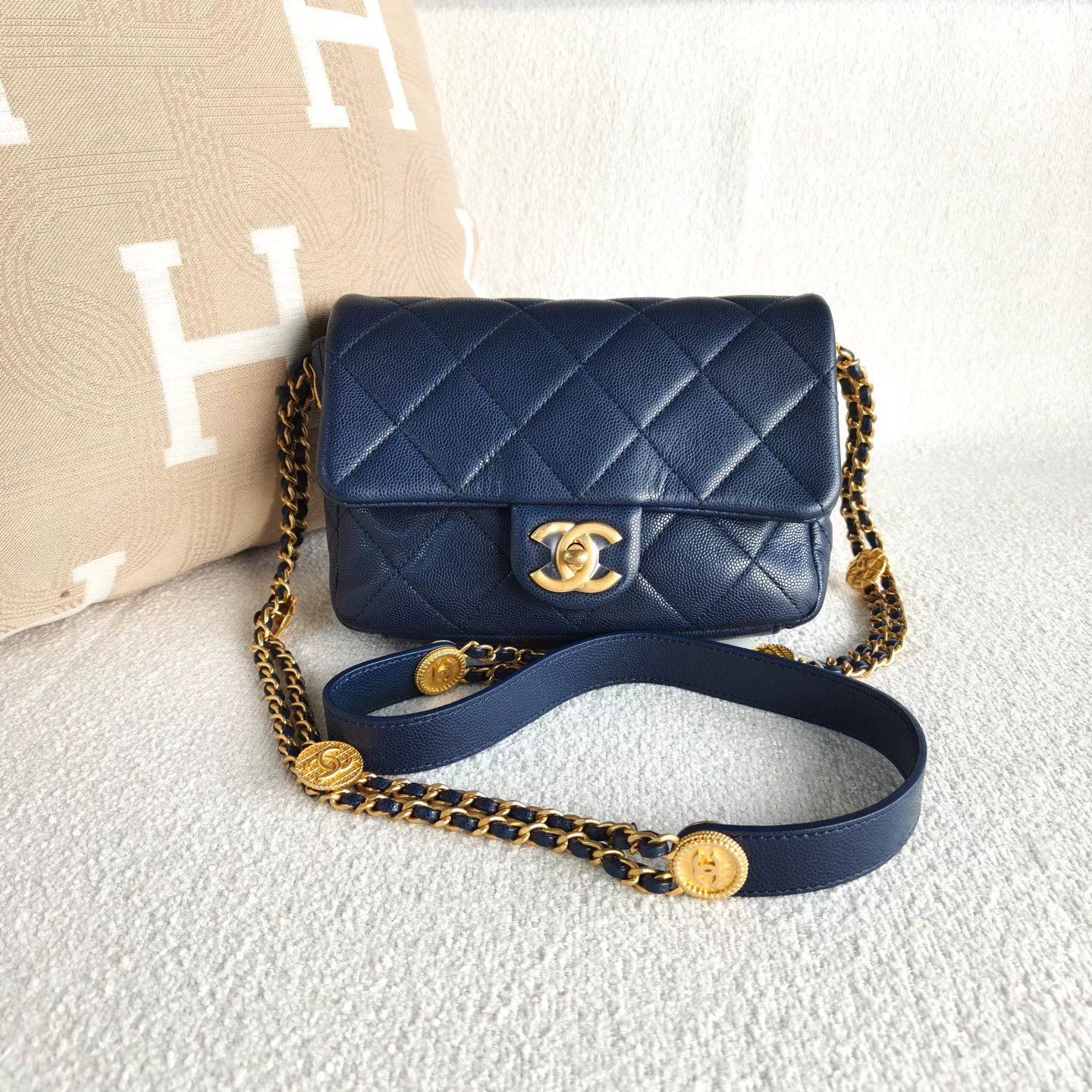 Chanel Pre-loved Bag Very good condition Size ONE SIZE - 1 Thumbnail